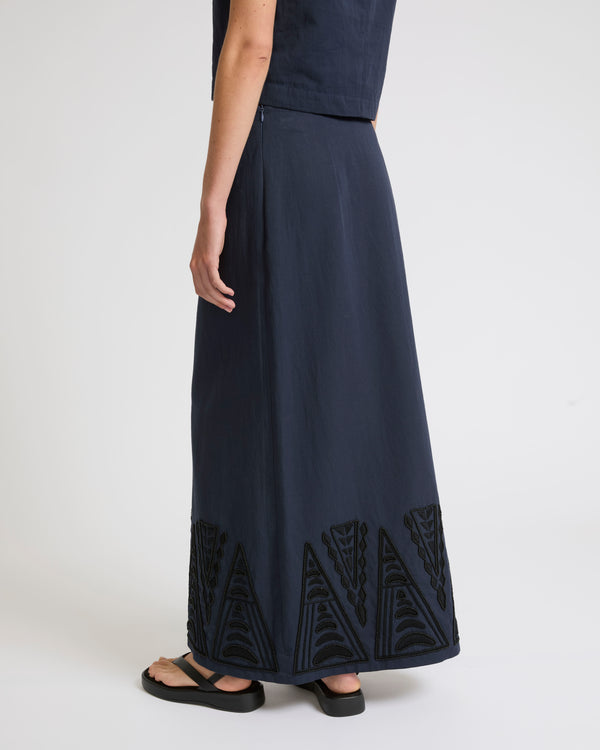 Embroidered skirt in cotton-linen fabric