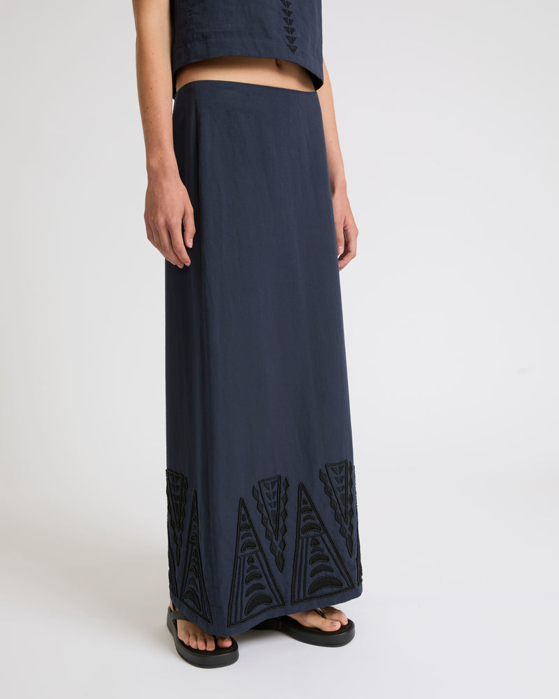 Embroidered skirt in cotton-linen fabric