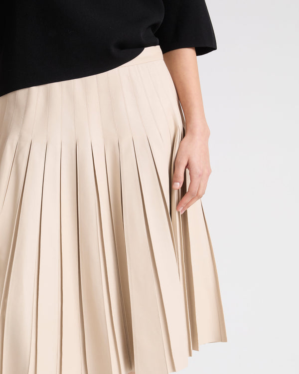 Pleated skirt in fine lamb leather