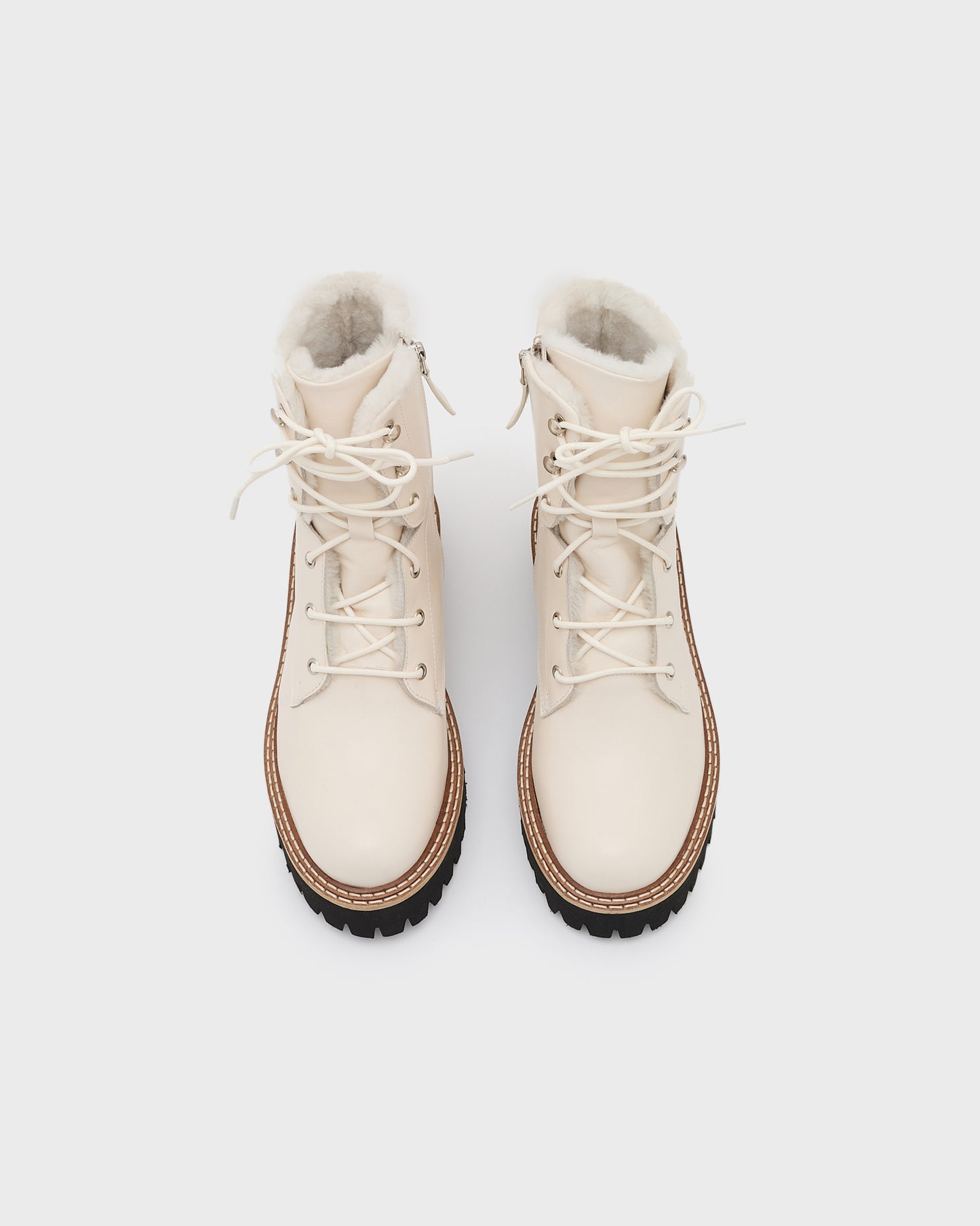 Lace-up boots in stiff Merinillo