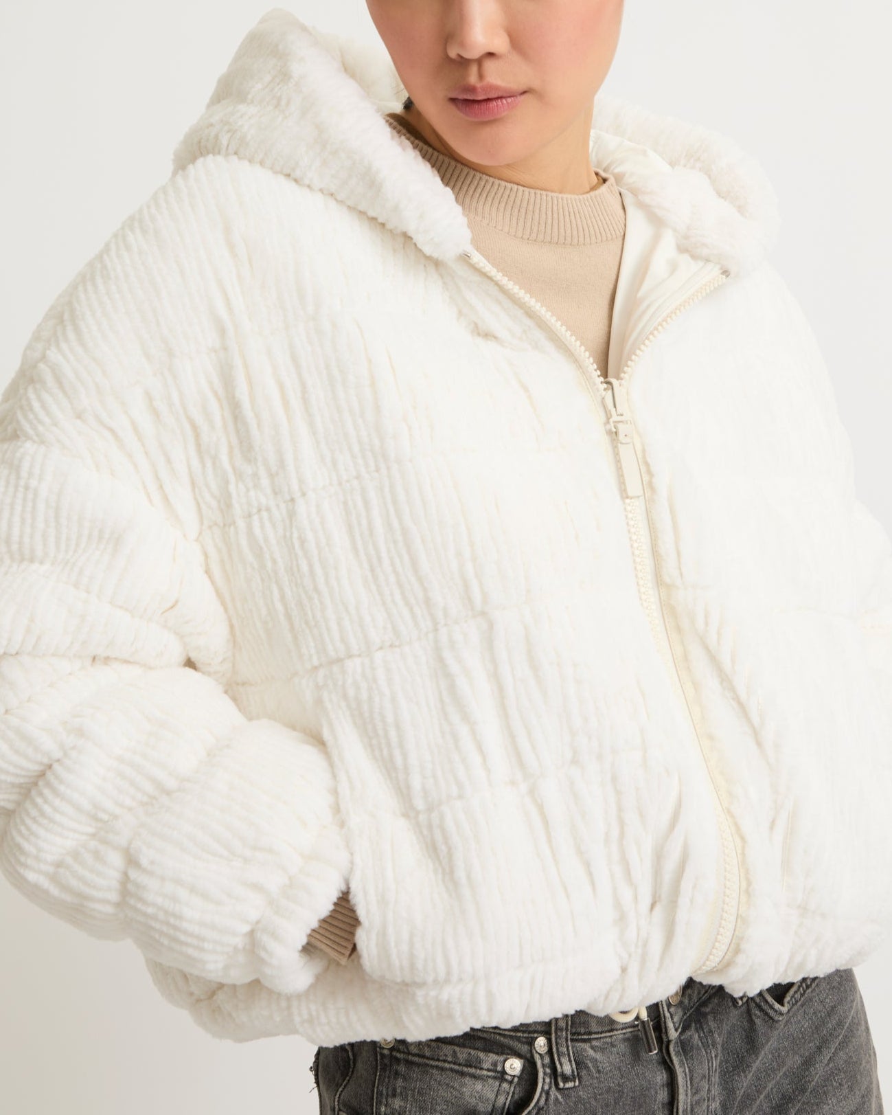 ジャケット・アウター EMBROIDERED FAUX FUR HOODED JACKET WHITE ジャケット・アウター EMBROIDERED FAUX FUR HOODED JACKET
