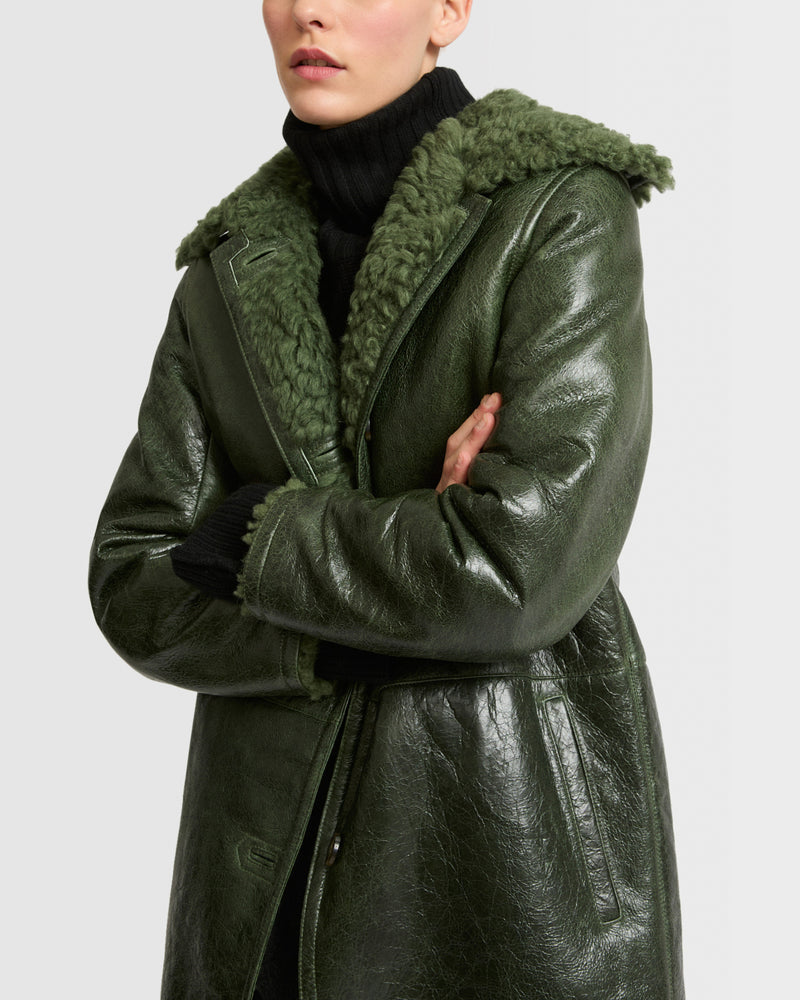 Patent merino straight coat with flat collar