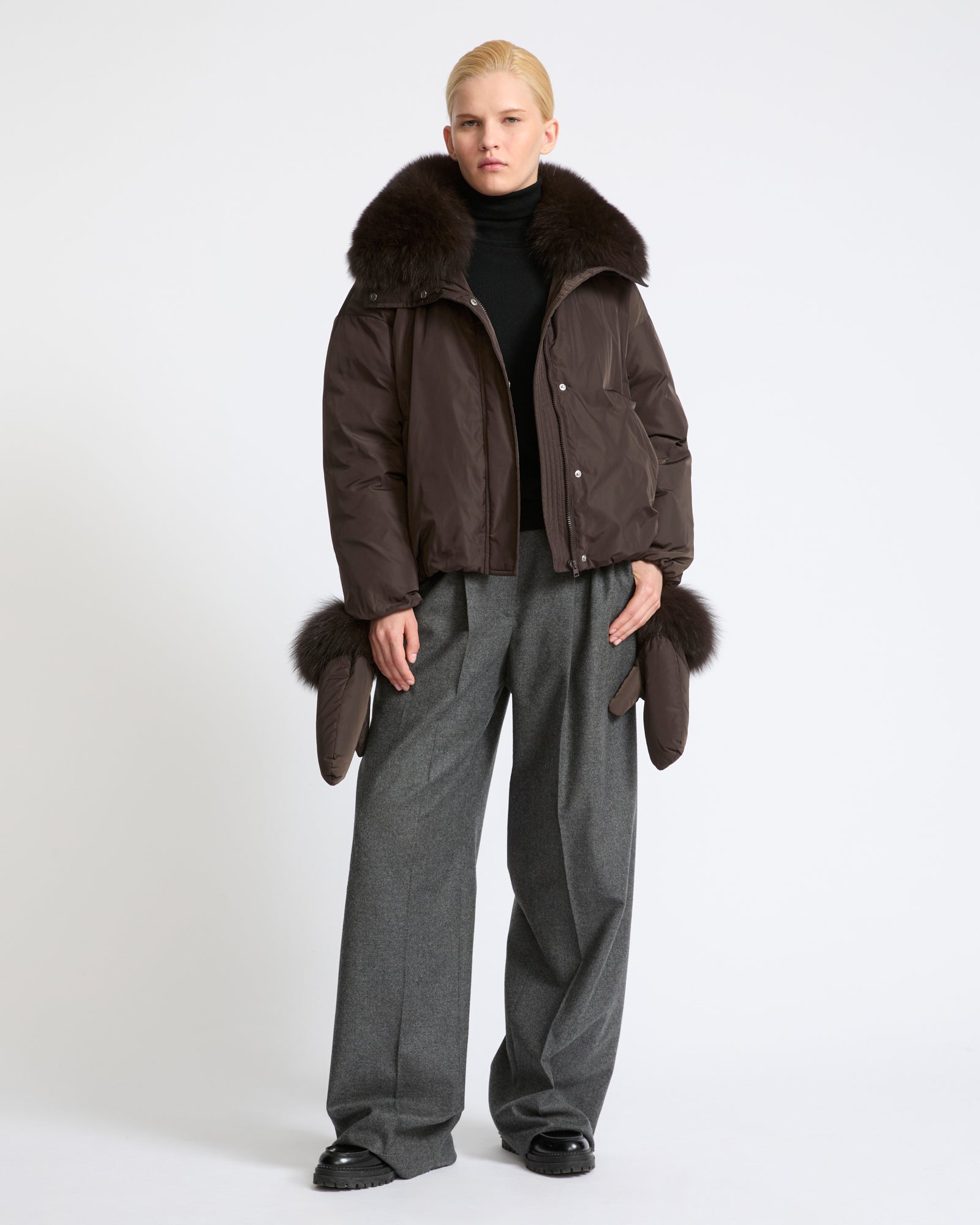 Short technical fabric down jacket with detachable fox fur collar - Yves Salomon - New Fall Winter Collection