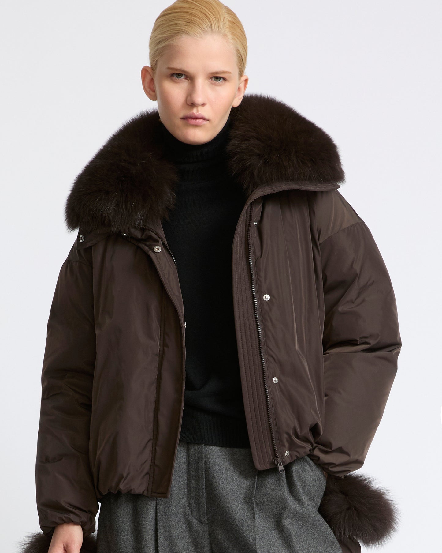Short technical fabric down jacket with detachable fox fur collar - Yves Salomon - New Fall Winter Collection