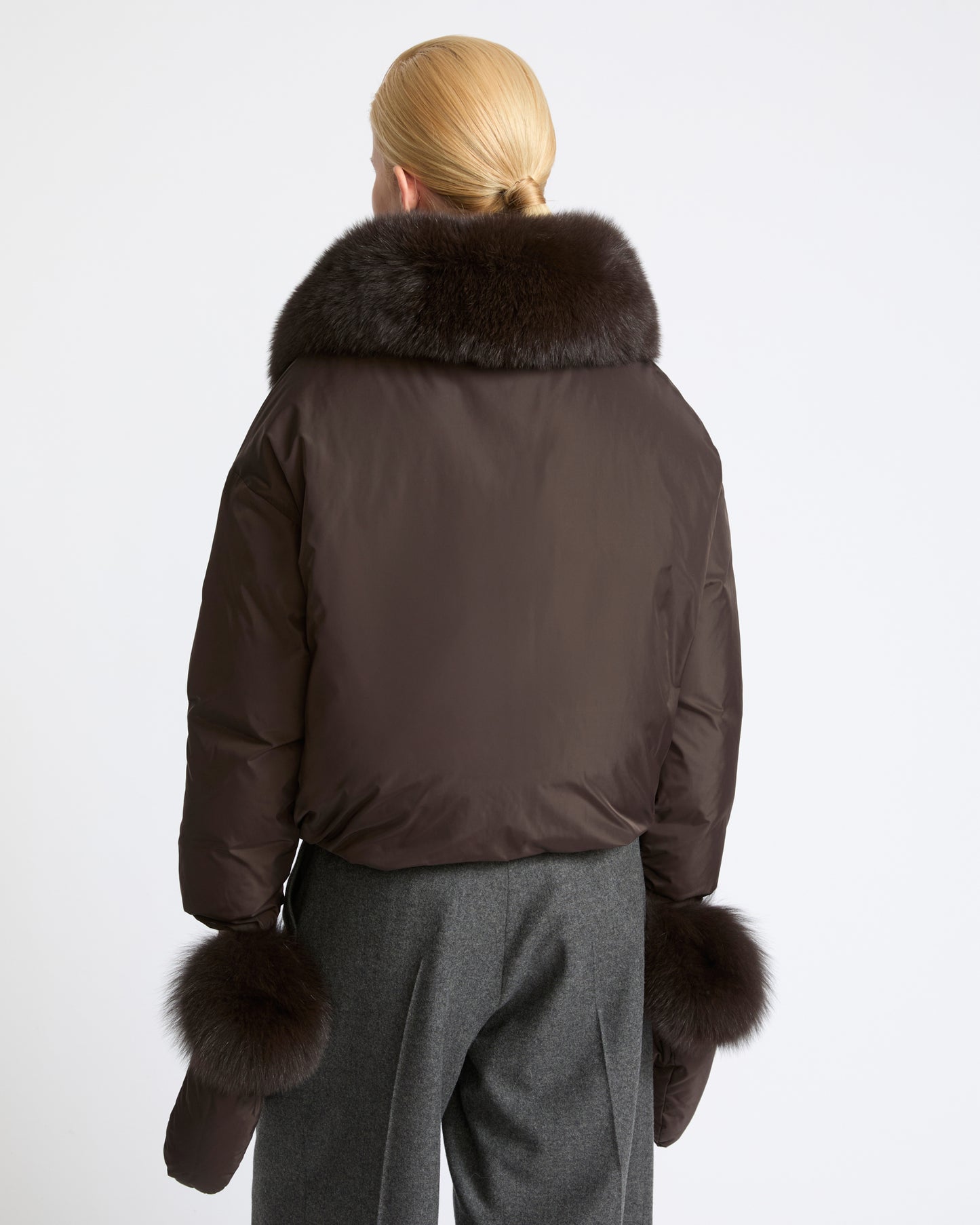 Short technical fabric down jacket with detachable fox fur collar - Yves Salomon - New Fall Winter Collection