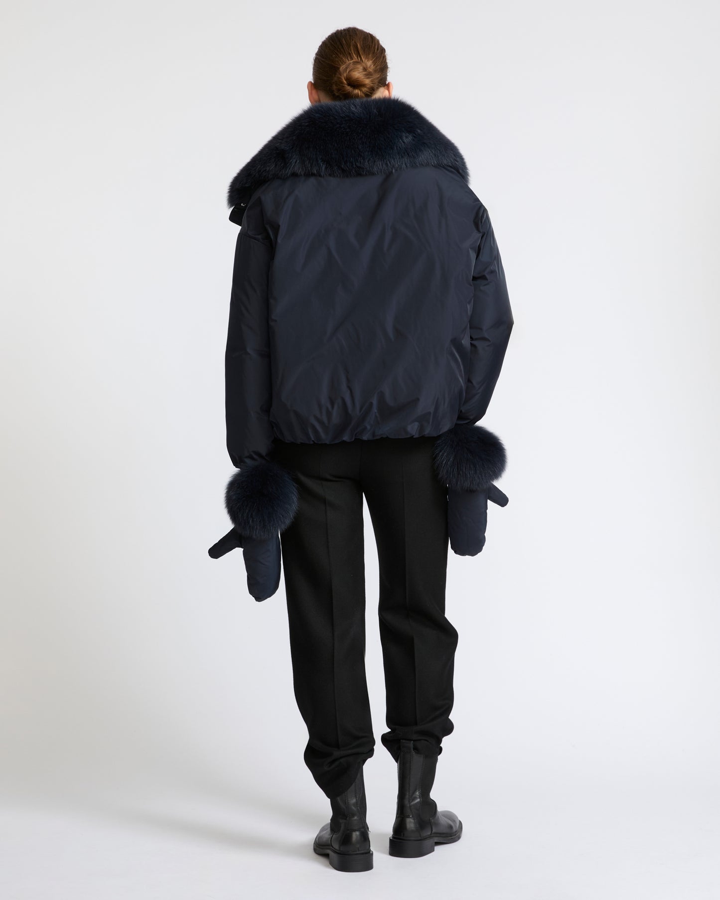 Short technical fabric down jacket with detachable fox fur collar - Yves Salomon - New Fall Winter Collection
