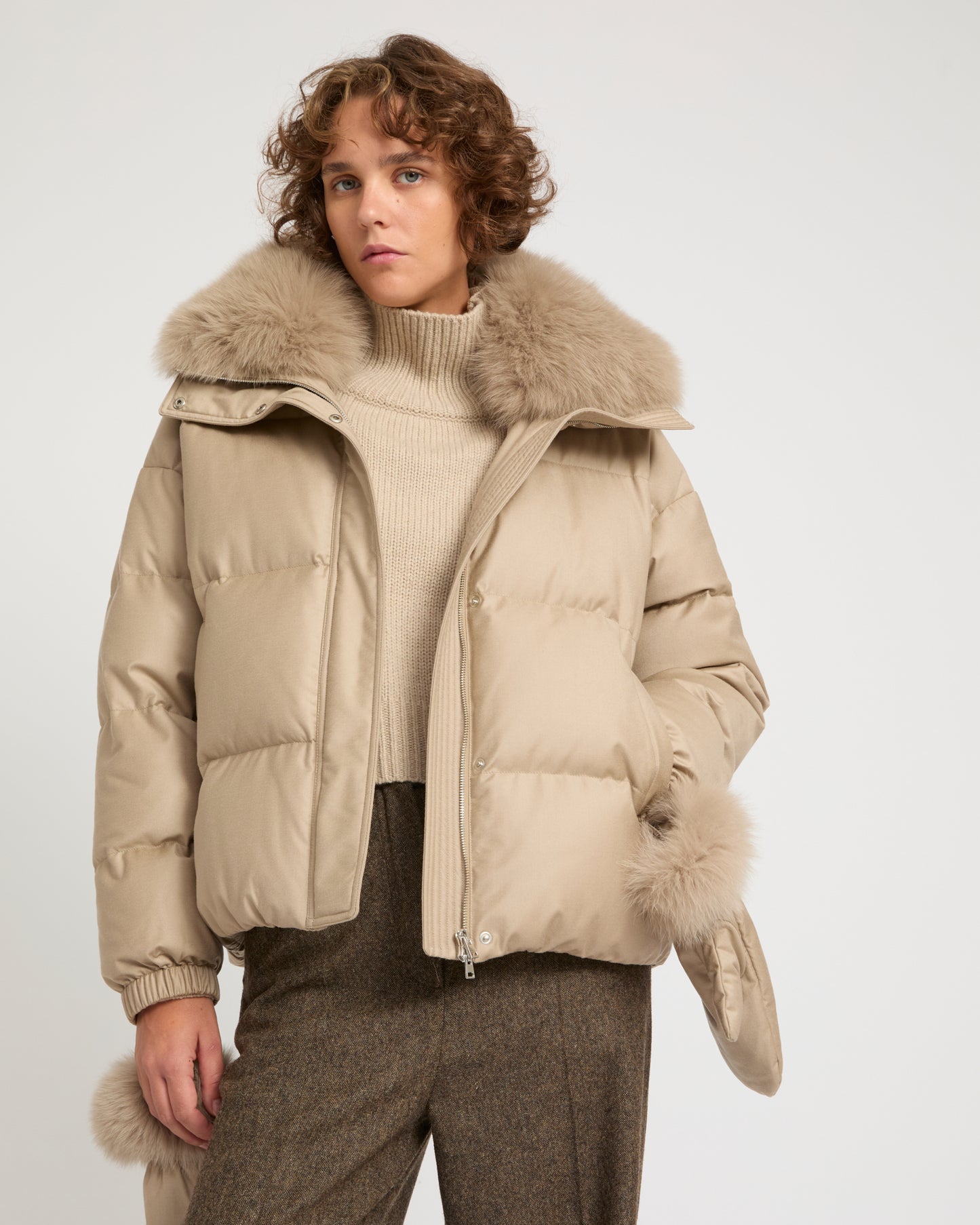 Short Loro Piana fabric down jacket with detachable fox fur collar and mittens -Yves Salomon