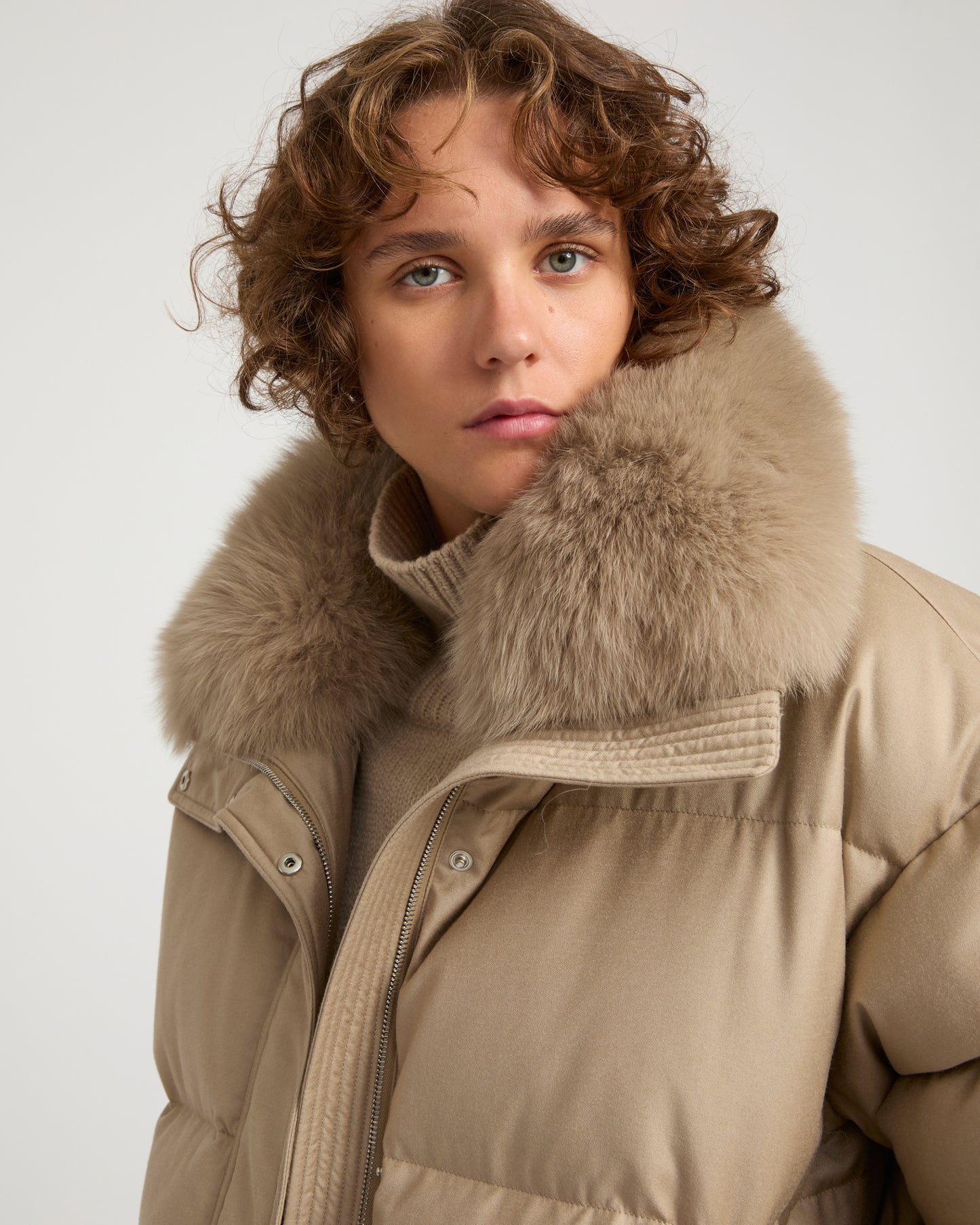 Short Loro Piana fabric down jacket with detachable fox fur collar and mittens -Yves Salomon