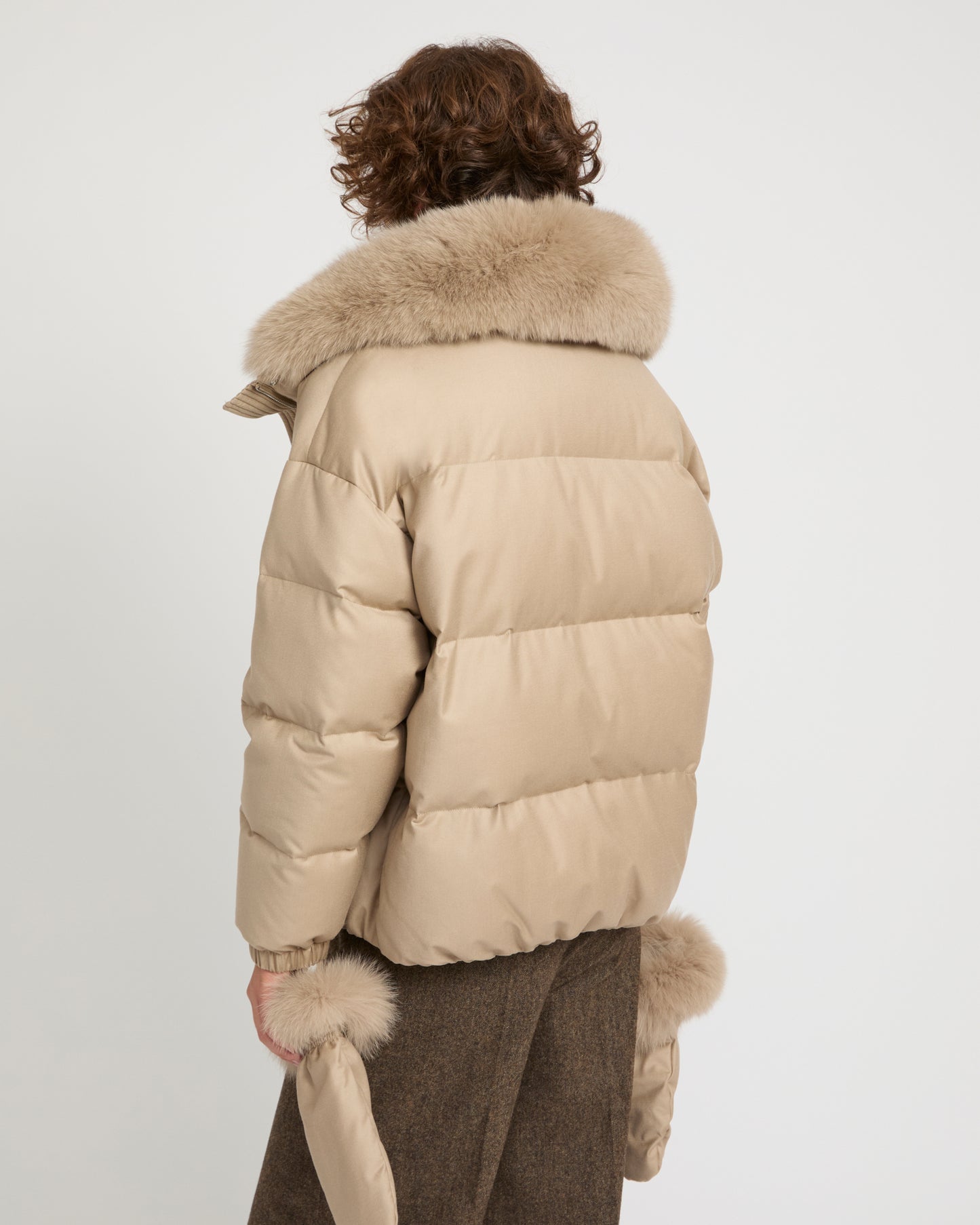 Short Loro Piana fabric down jacket with detachable fox fur collar and mittens -Yves Salomon