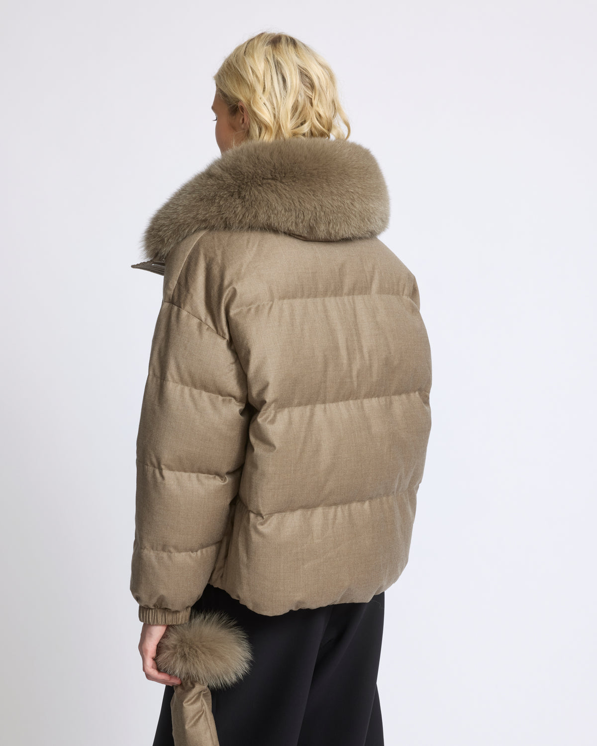 Short down jacket in Loro Piana fabric with detachable fox fur collar and mittens - Yves Salomon - New Fall/Winter Collection