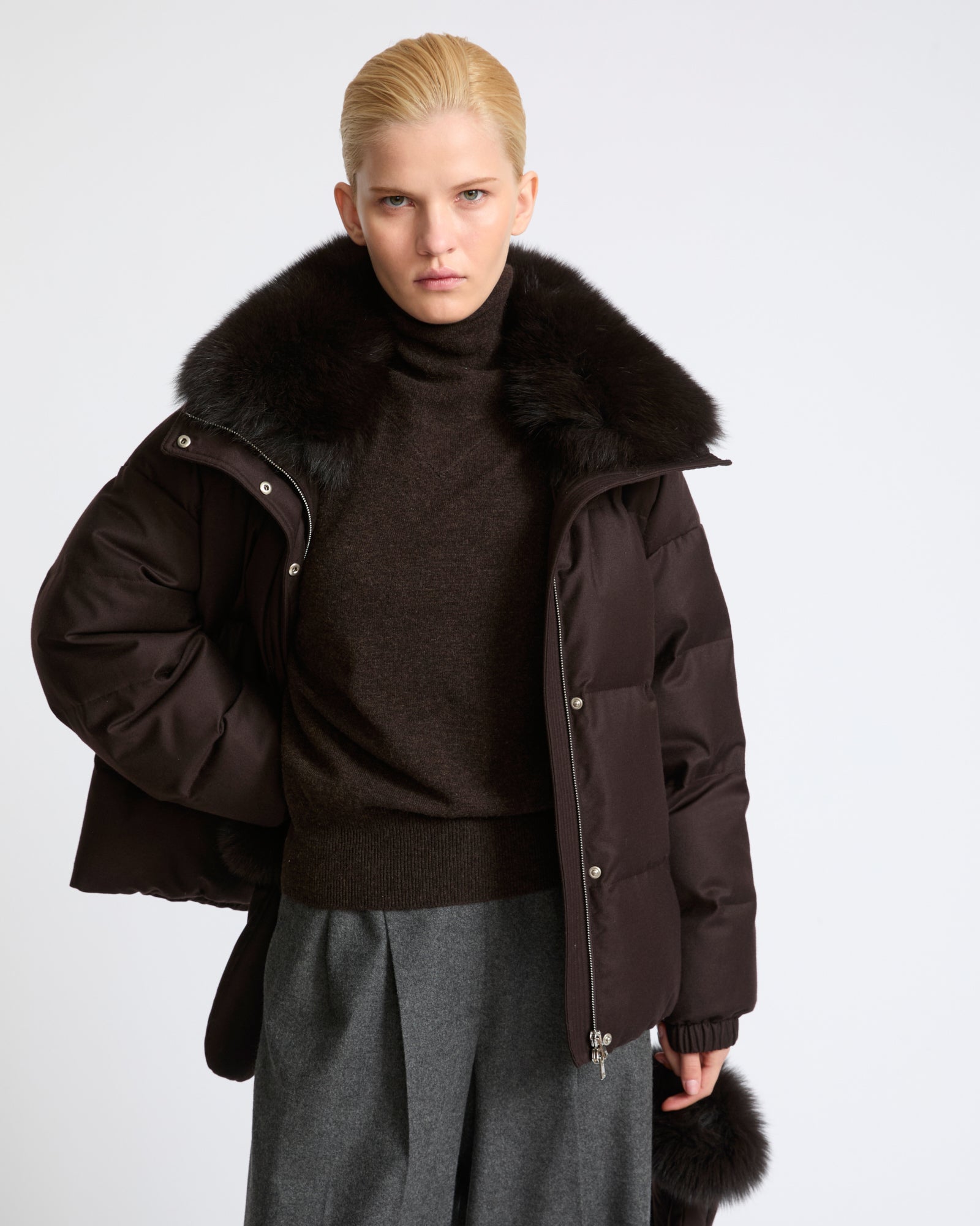Short down jacket in Loro Piana fabric with detachable fox fur collar and mittens - Yves Salomon - New Fall Winter Collection