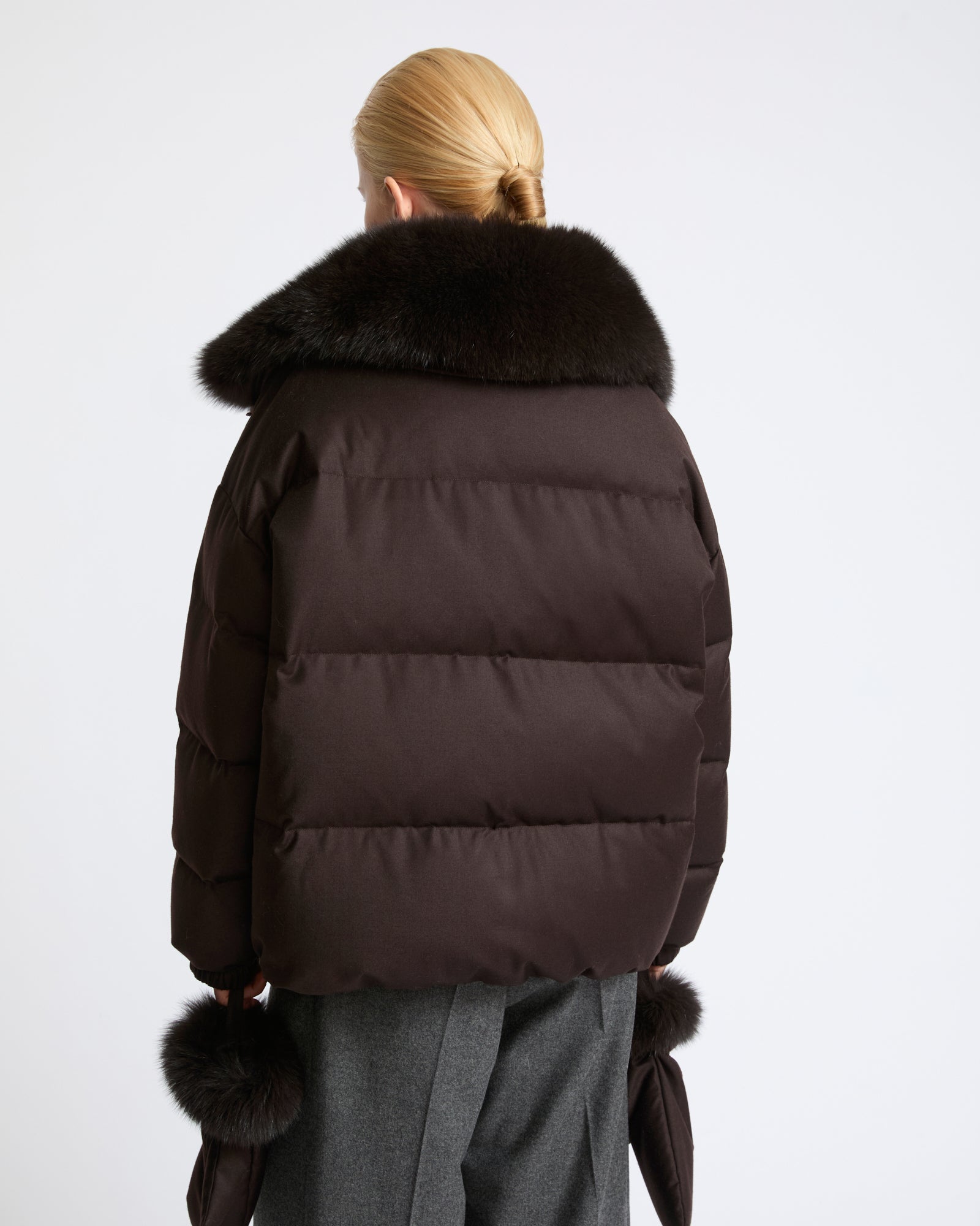 Short down jacket in Loro Piana fabric with detachable fox fur collar and mittens - Yves Salomon - New Fall Winter Collection