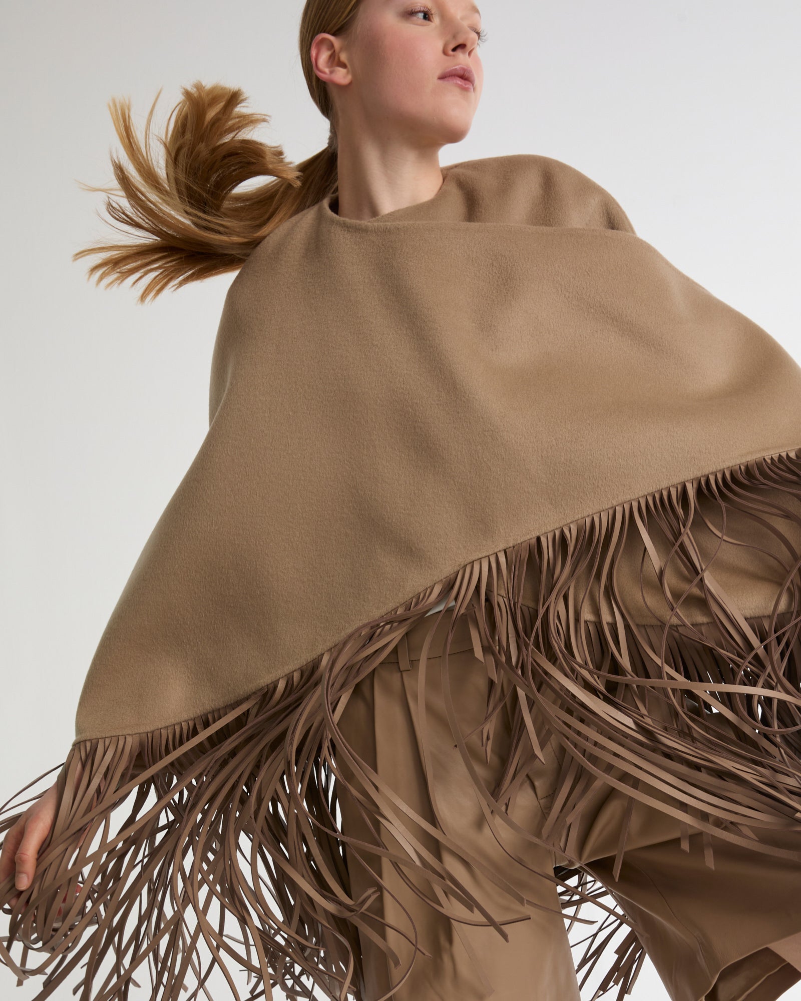 Short asymmetrical cape in cashmere-blend with fringes -Yves Salomon - New spring summer collection