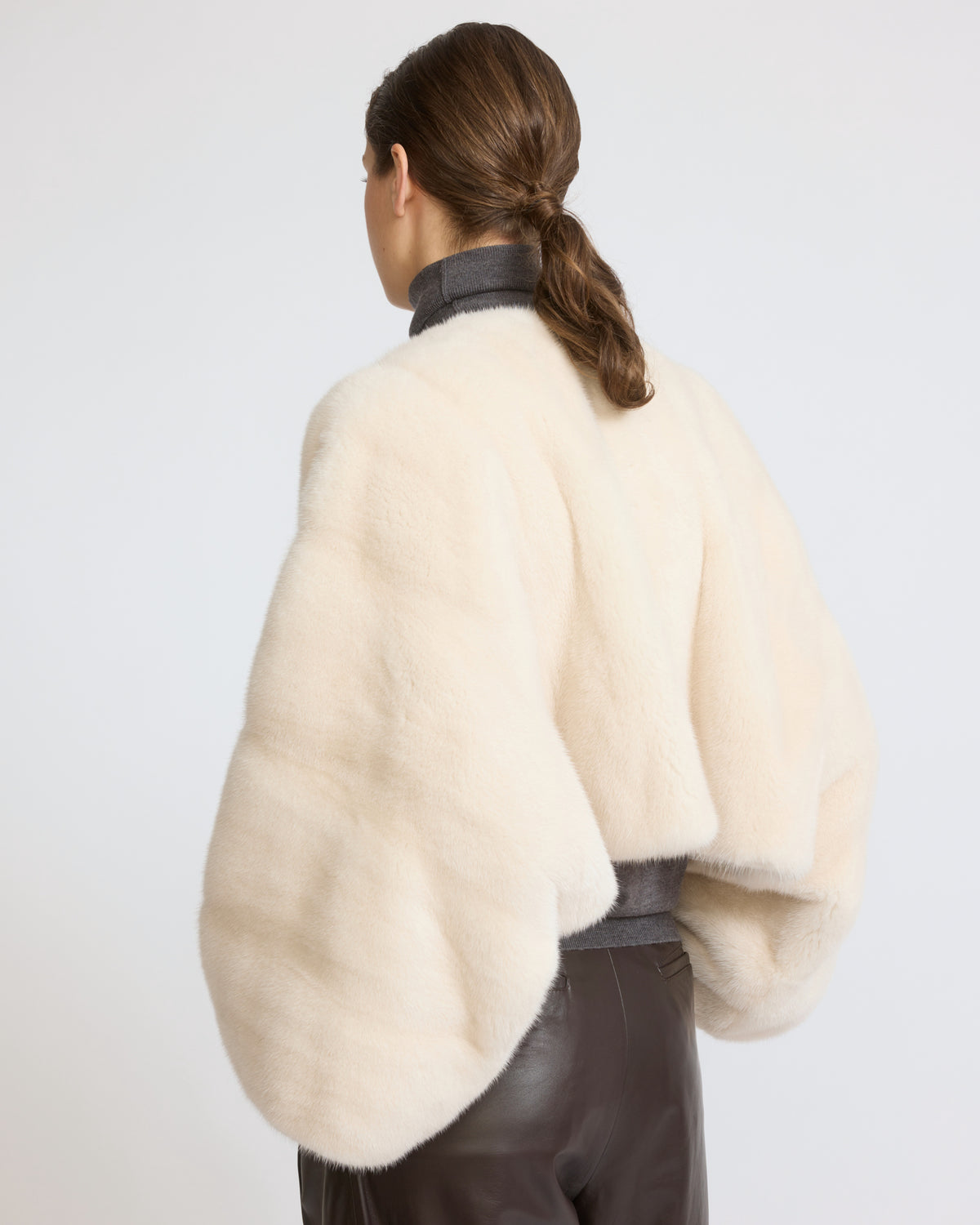 Short cape in long-haired mink fur - Yves Salomon - New Fall/Winter Collection