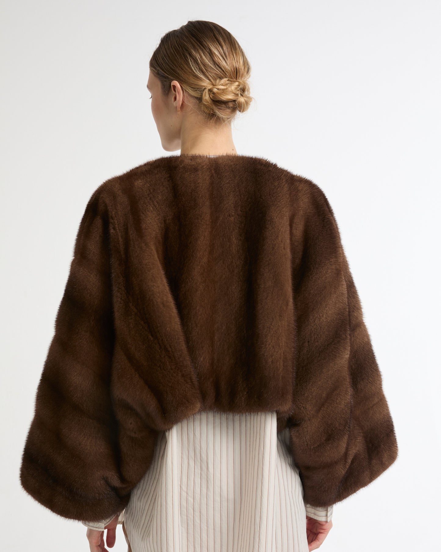 Short cape in long-haired mink fur -Yves Salomon - New spring summer collection