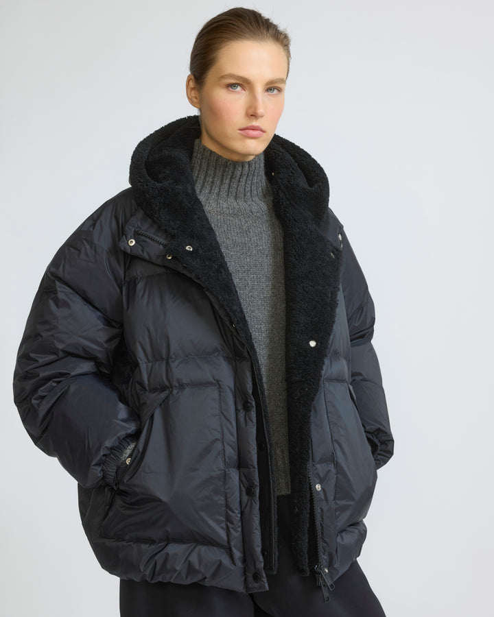 Short down jacket in waterproof technical fabric with lambskin shearling bib panel - Yves Salomon - New Fall/Winter Collection