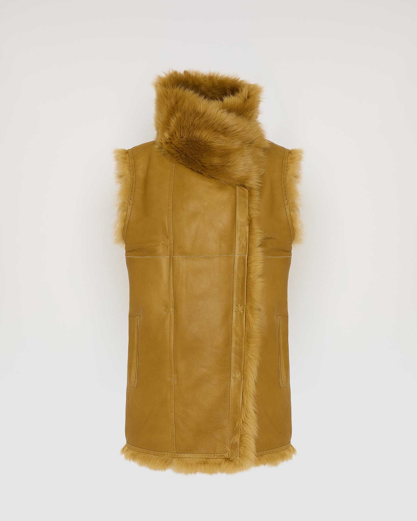 Sleeveless long jacket in Toscana lamb