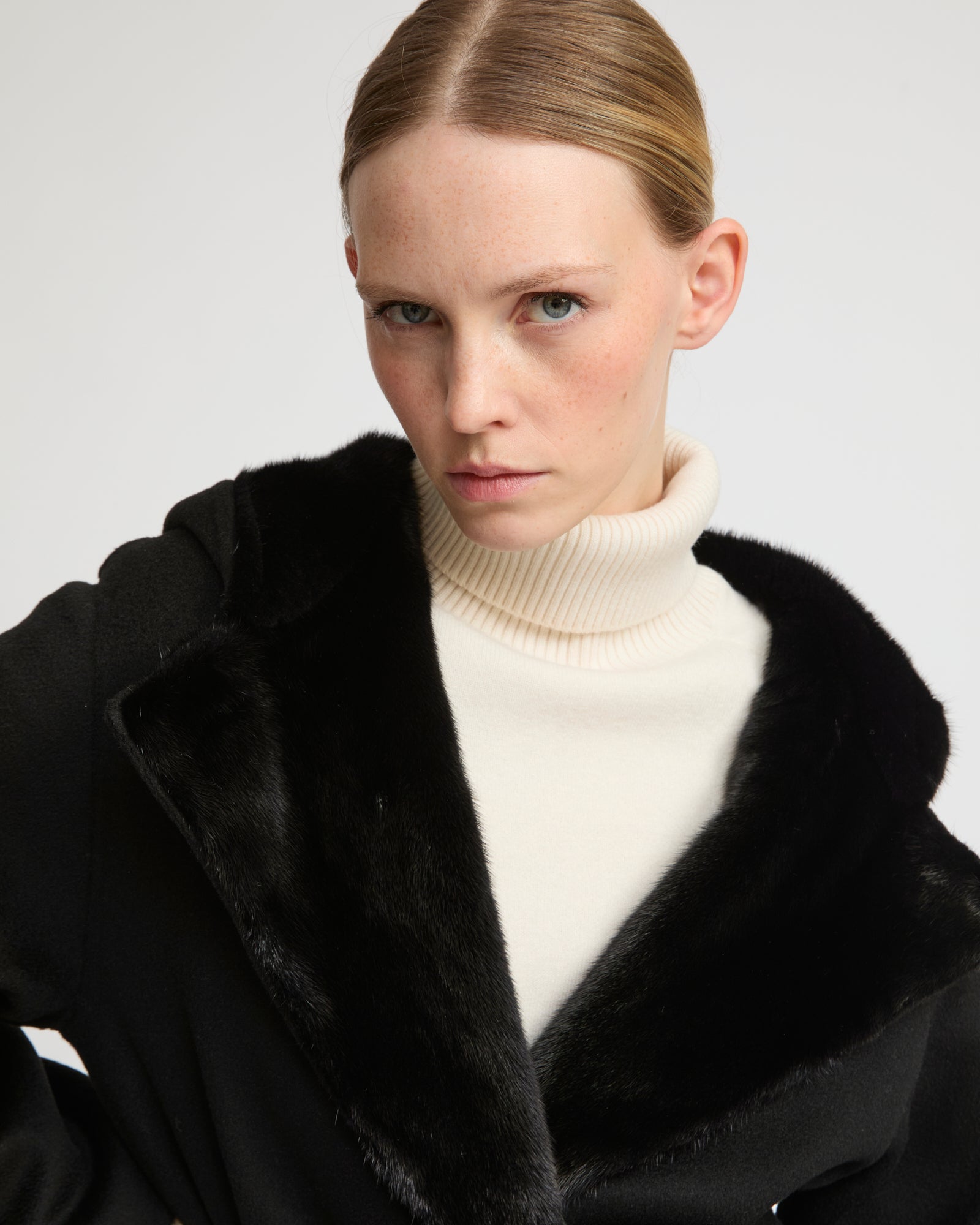 Long coat in cashmere wool with mink fur hood -Yves Salomon