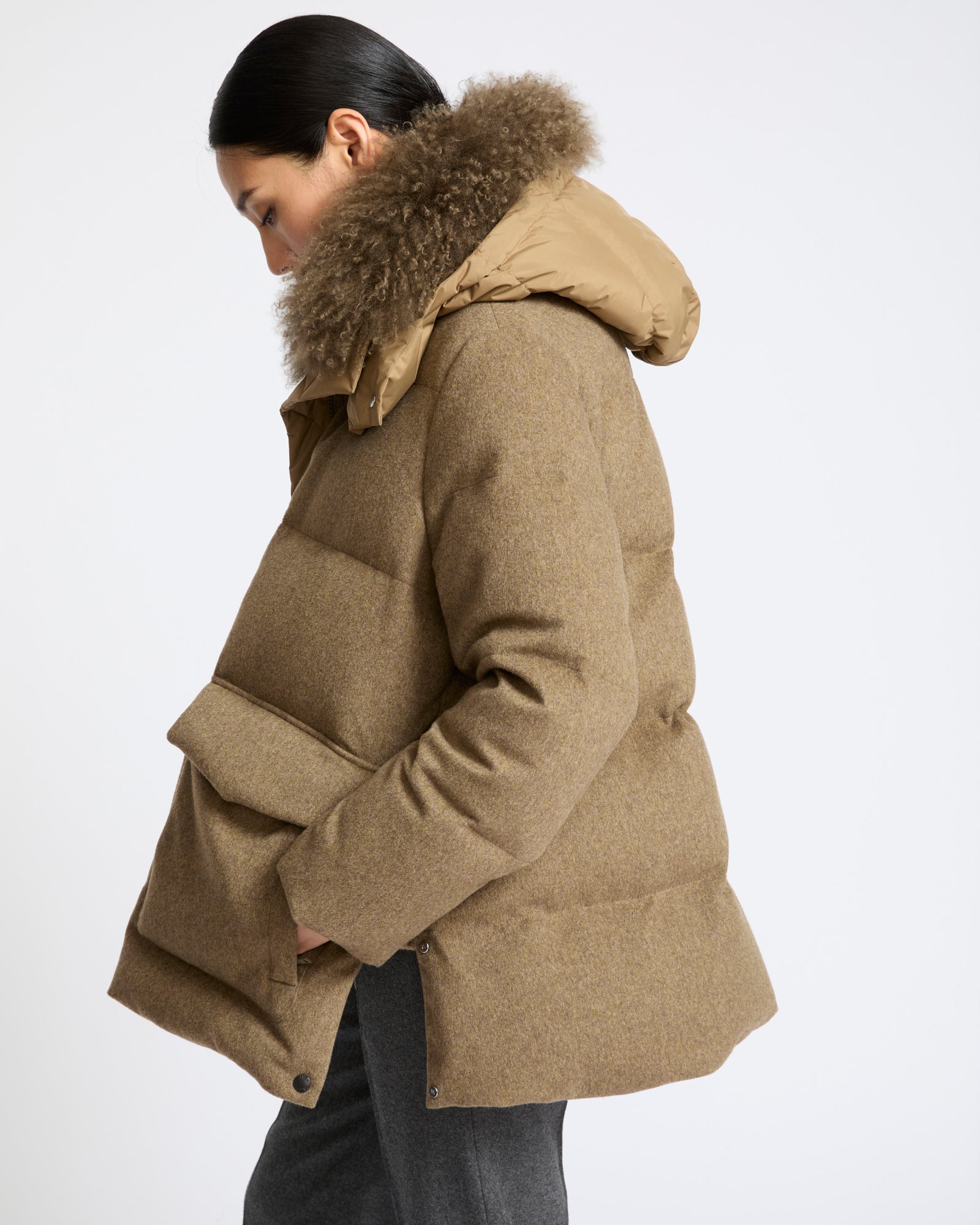 Hooded down jacket in Loro Piana 100% cashmere membrane fabric with long curly lambskin trim - Yves Salomon - New Fall Winter Collection