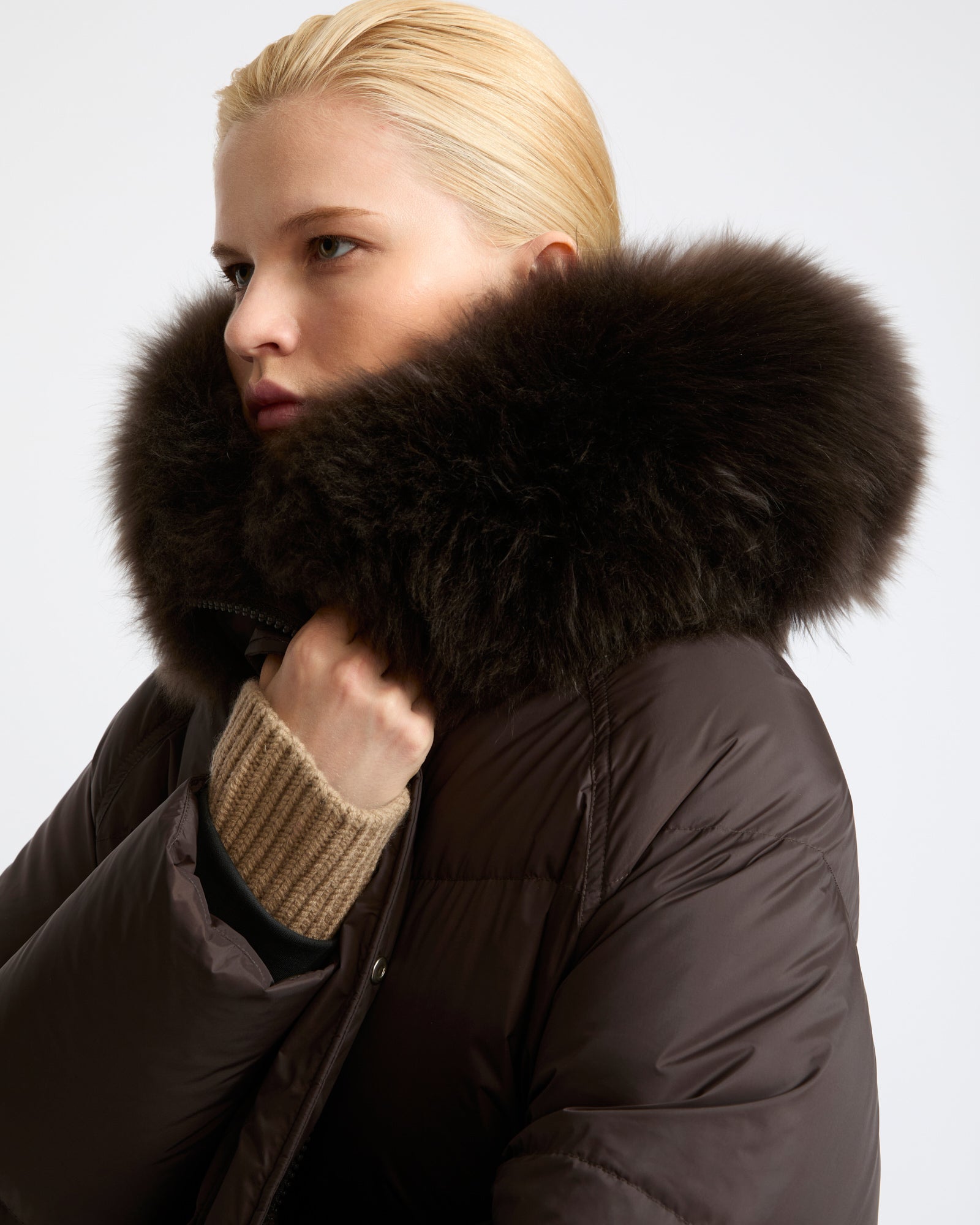 Long down jacket in waterproof technical fabric with airy lamb wool trim - Yves Salomon - New Fall Winter Collection