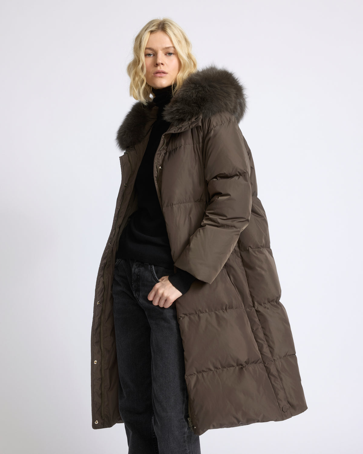 Long down jacket in waterproof technical fabric with fox fur trim - Yves Salomon - New Fall/Winter Collection