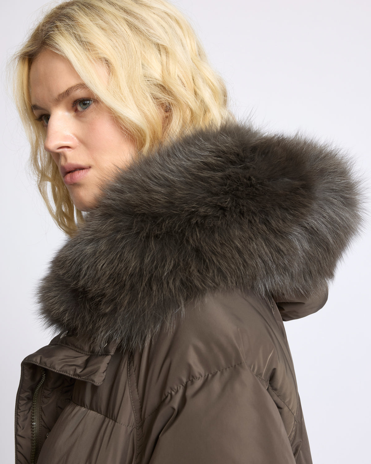 Long down jacket in waterproof technical fabric with fox fur trim - Yves Salomon - New Fall/Winter Collection