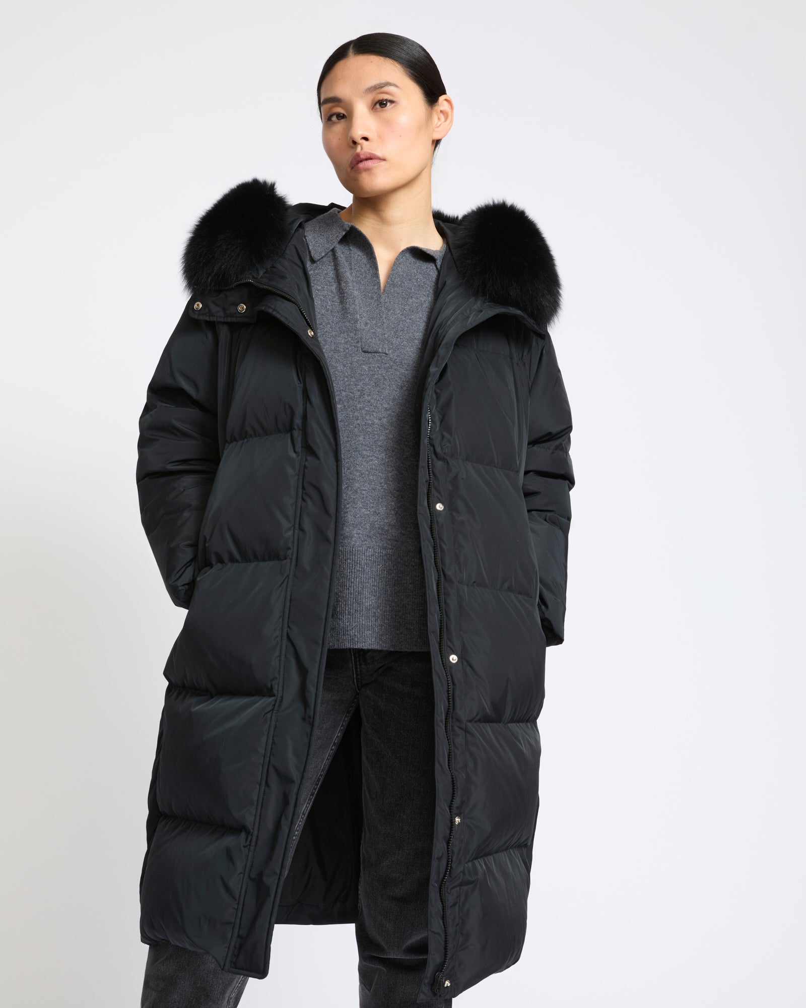 Long down jacket in waterproof technical fabric with fox fur trim - Yves Salomon - New Fall Winter Collection