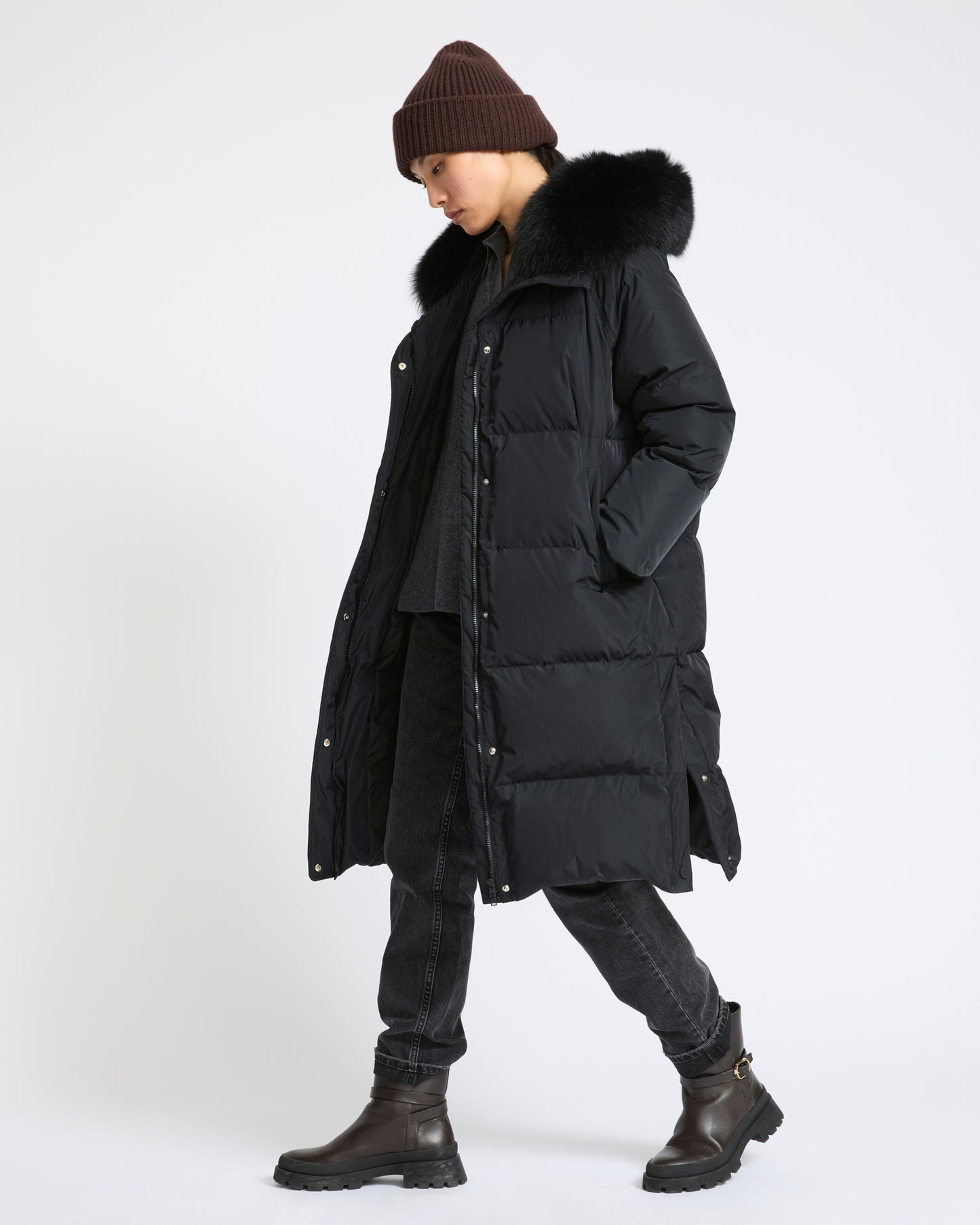 Long down jacket in waterproof technical fabric with fox fur trim - Yves Salomon - New Fall Winter Collection
