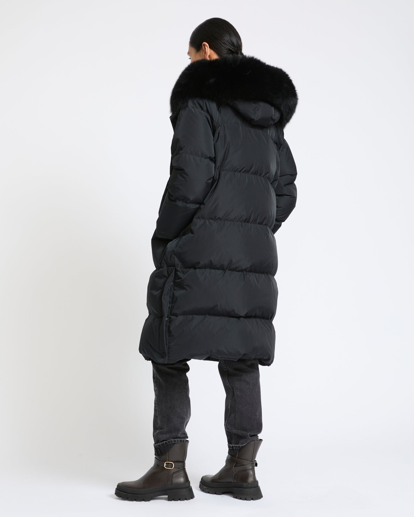 Long down jacket in waterproof technical fabric with fox fur trim - Yves Salomon - New Fall Winter Collection
