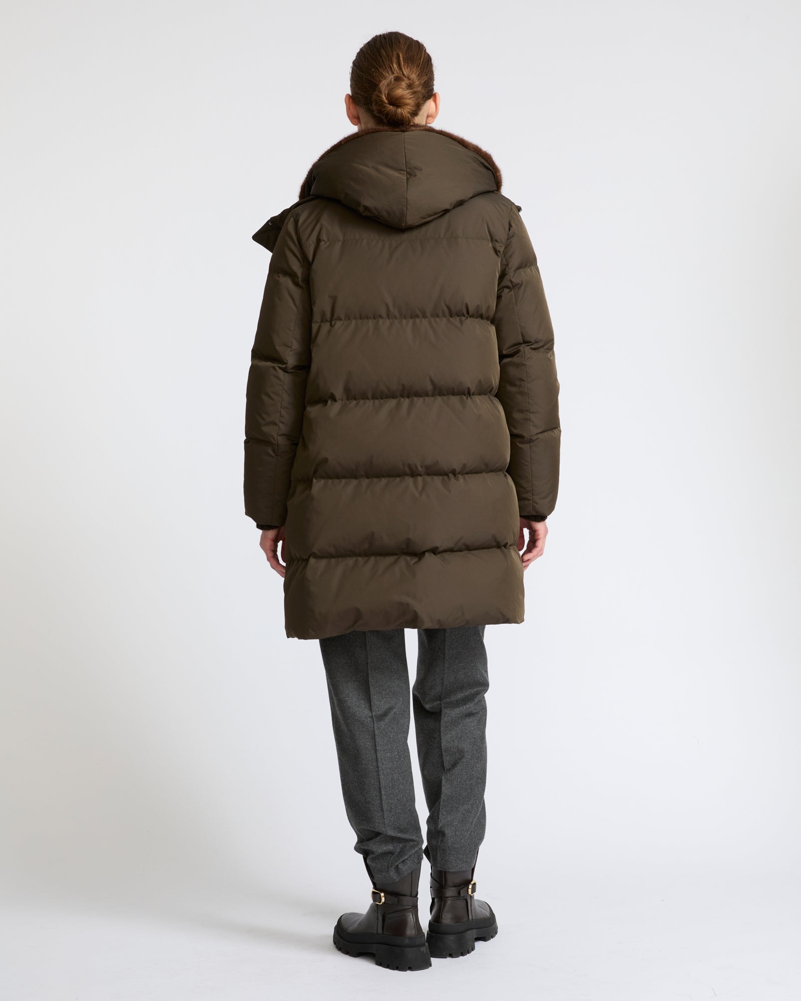 Long down jacket in water-repellent technical fabric with mink fur bib panel - Yves Salomon - New Fall Winter Collection