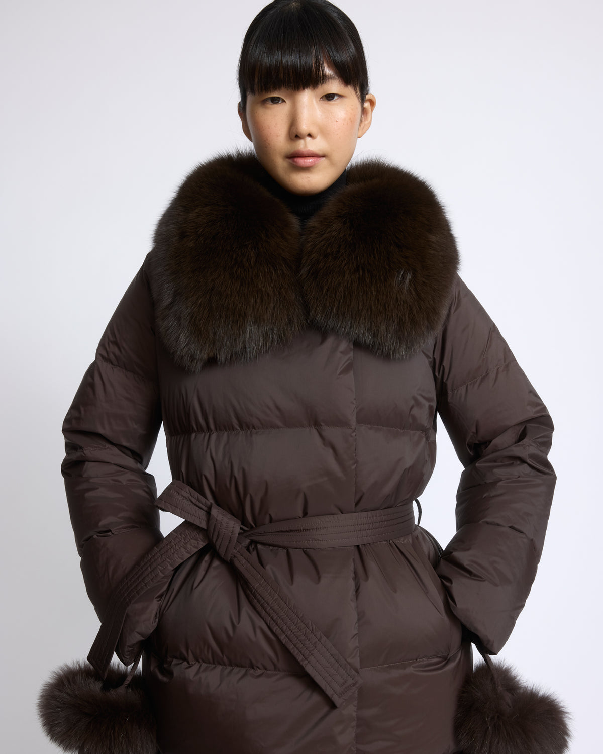Long belted down jacket in waterproof technical fabric with fox fur trim - Yves Salomon - New Fall/Winter Collection
