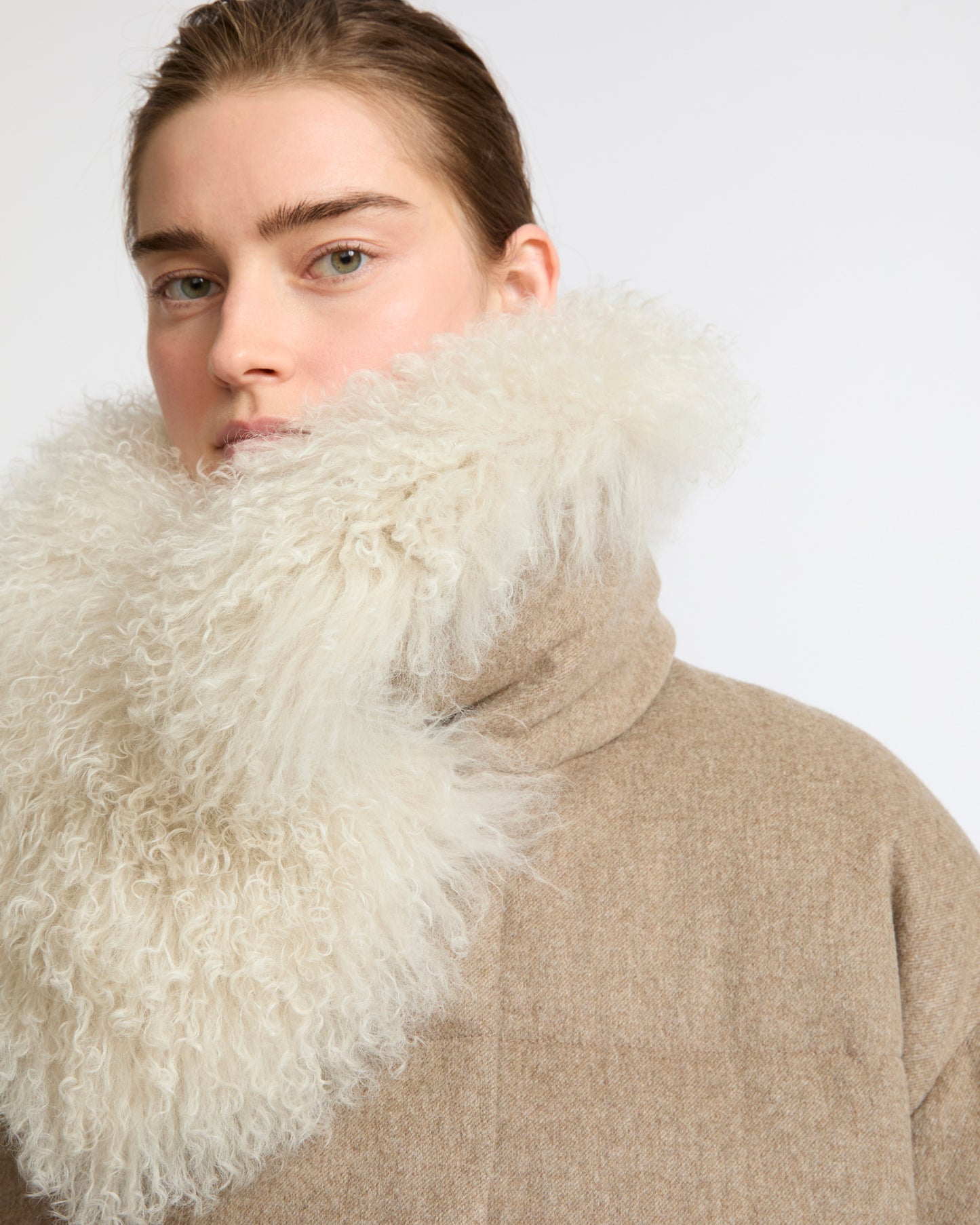 Down jacket in Loro Piana cashmere fabric with long curly lambskin collar - Yves Salomon - New Fall Winter Collection