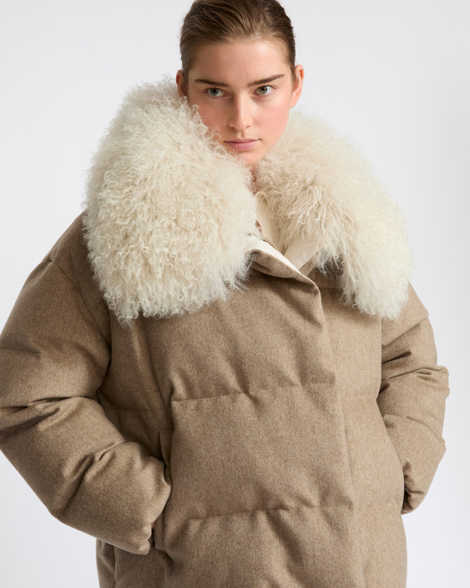 Down jacket in Loro Piana cashmere fabric with long curly lambskin collar - Yves Salomon - New Fall Winter Collection