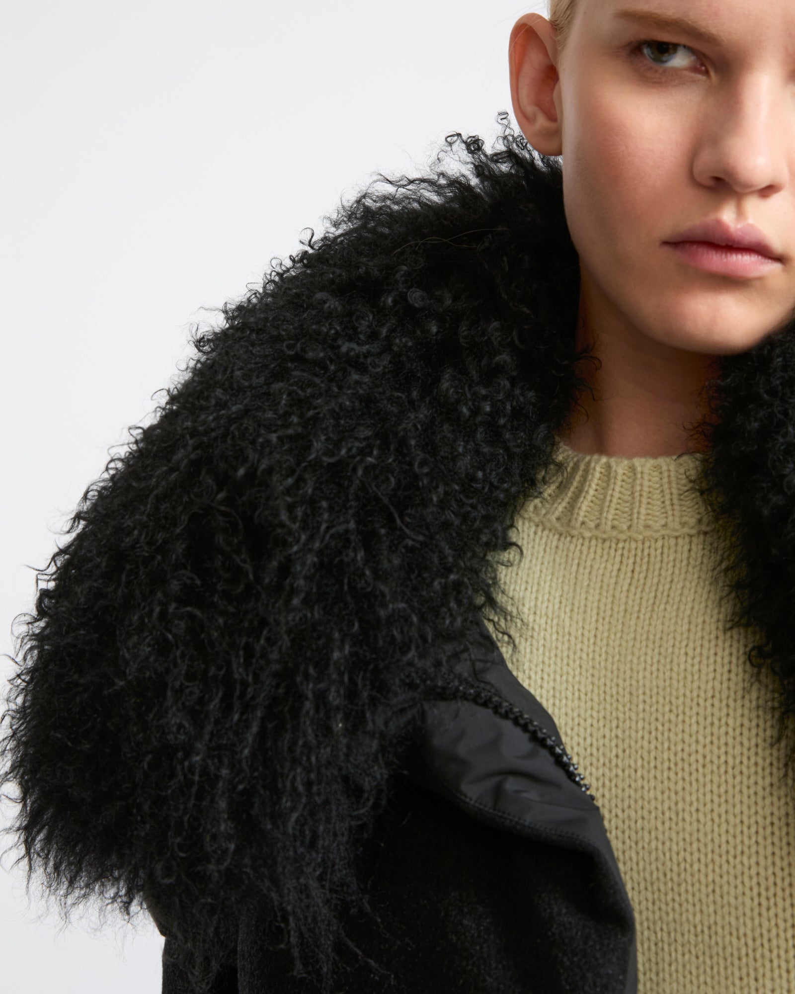 Down jacket in Loro Piana cashmere fabric with long curly lambskin collar - Yves Salomon - New Fall Winter Collection
