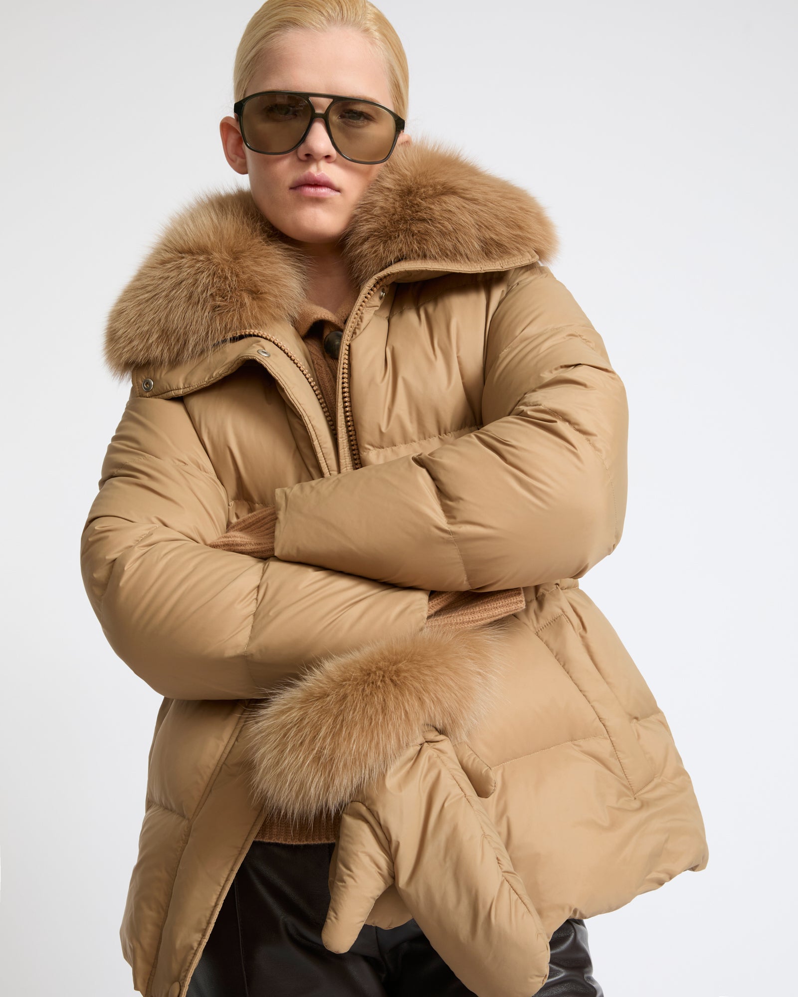 Down jacket in waterproof technical fabric with mittens and fox fur trim - Yves Salomon - New Fall Winter Collection