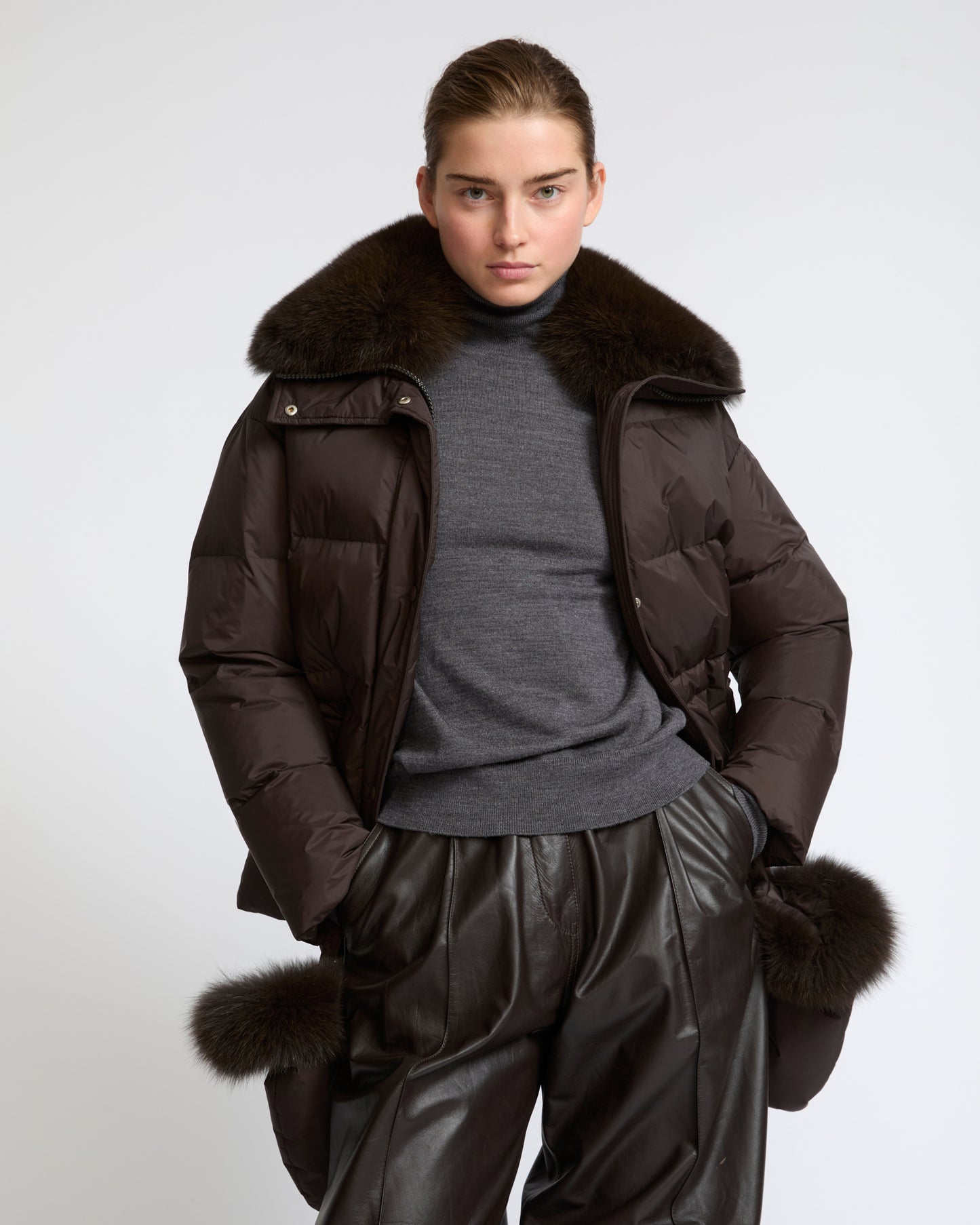 Down jacket in waterproof technical fabric with mittens and fox fur trim - Yves Salomon - New Fall Winter Collection