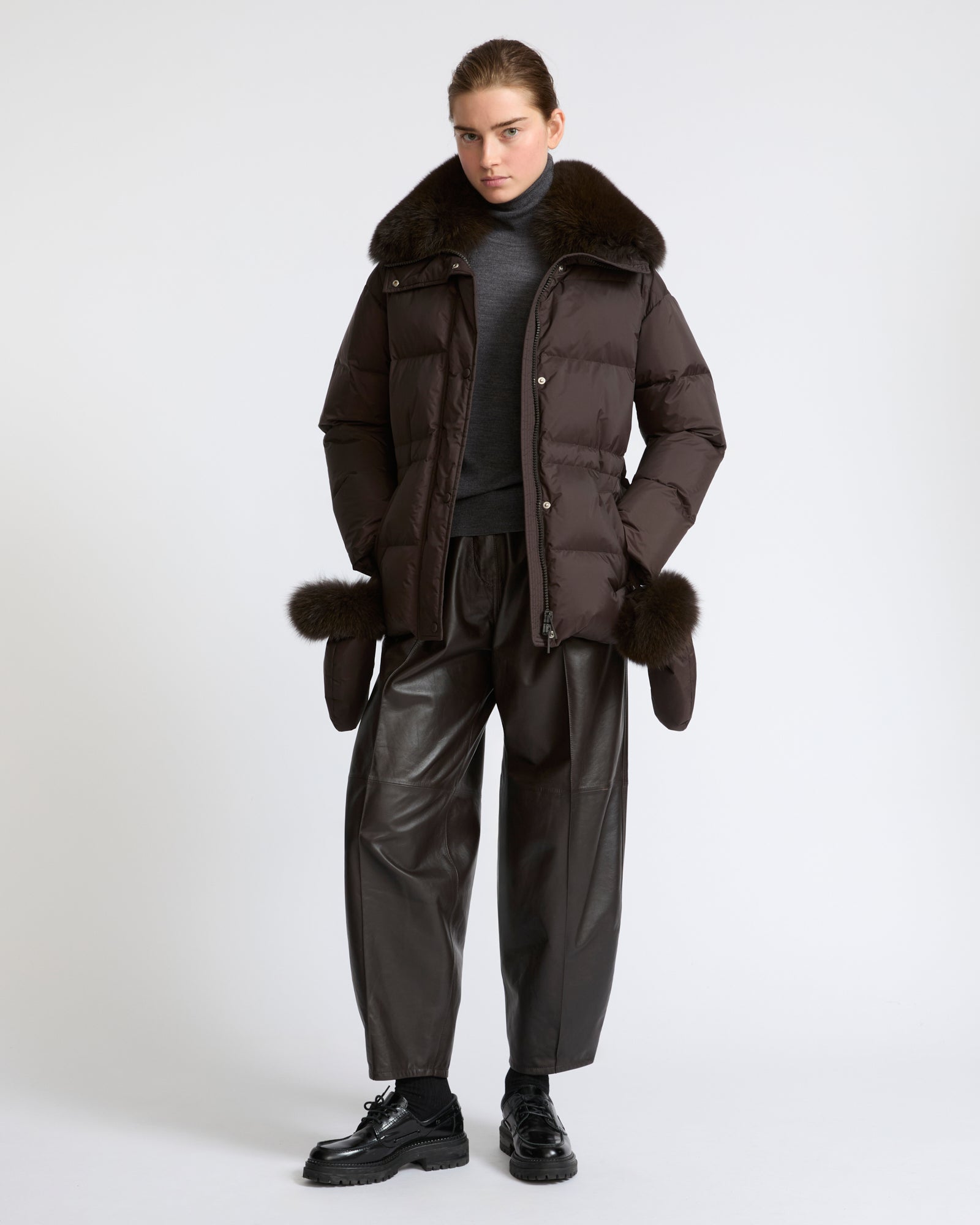 Down jacket in waterproof technical fabric with mittens and fox fur trim - Yves Salomon - New Fall Winter Collection