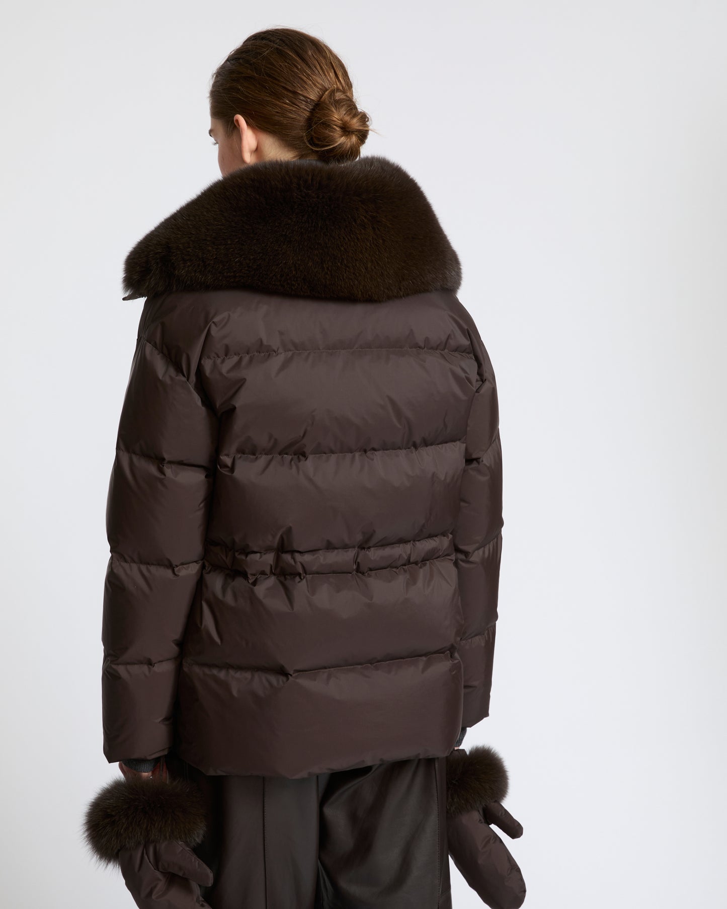 Down jacket in waterproof technical fabric with mittens and fox fur trim - Yves Salomon - New Fall Winter Collection