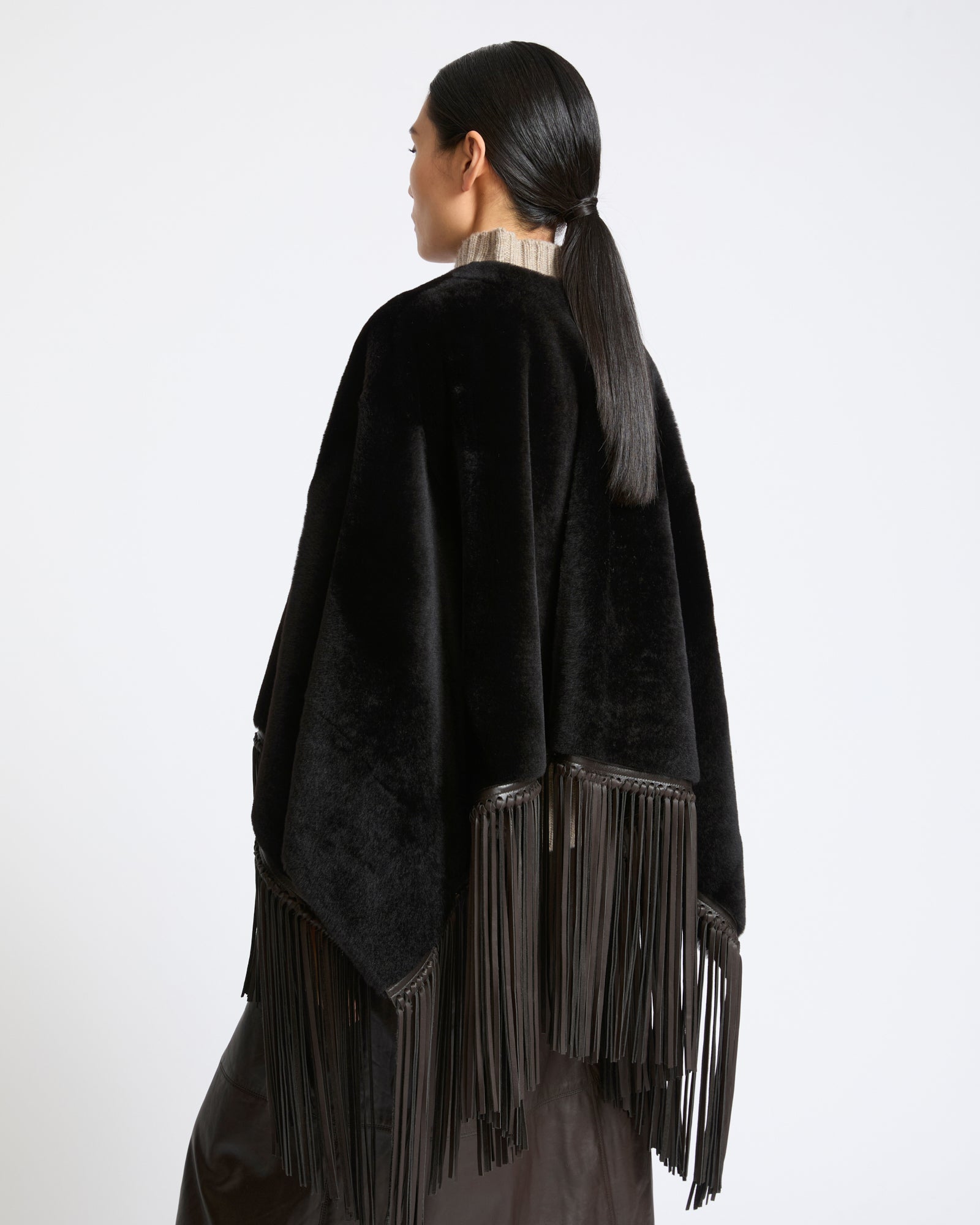 Fringed lambskin shearling cape - Yves Salomon - New Fall Winter Collection