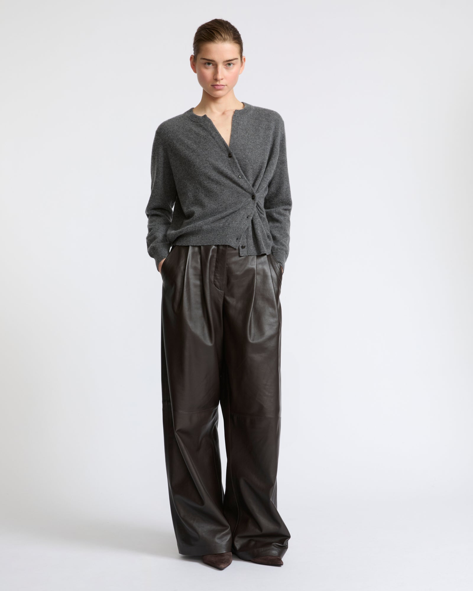 Fine cashmere knit round-neck cardigan - Yves Salomon - New Fall Winter Collection