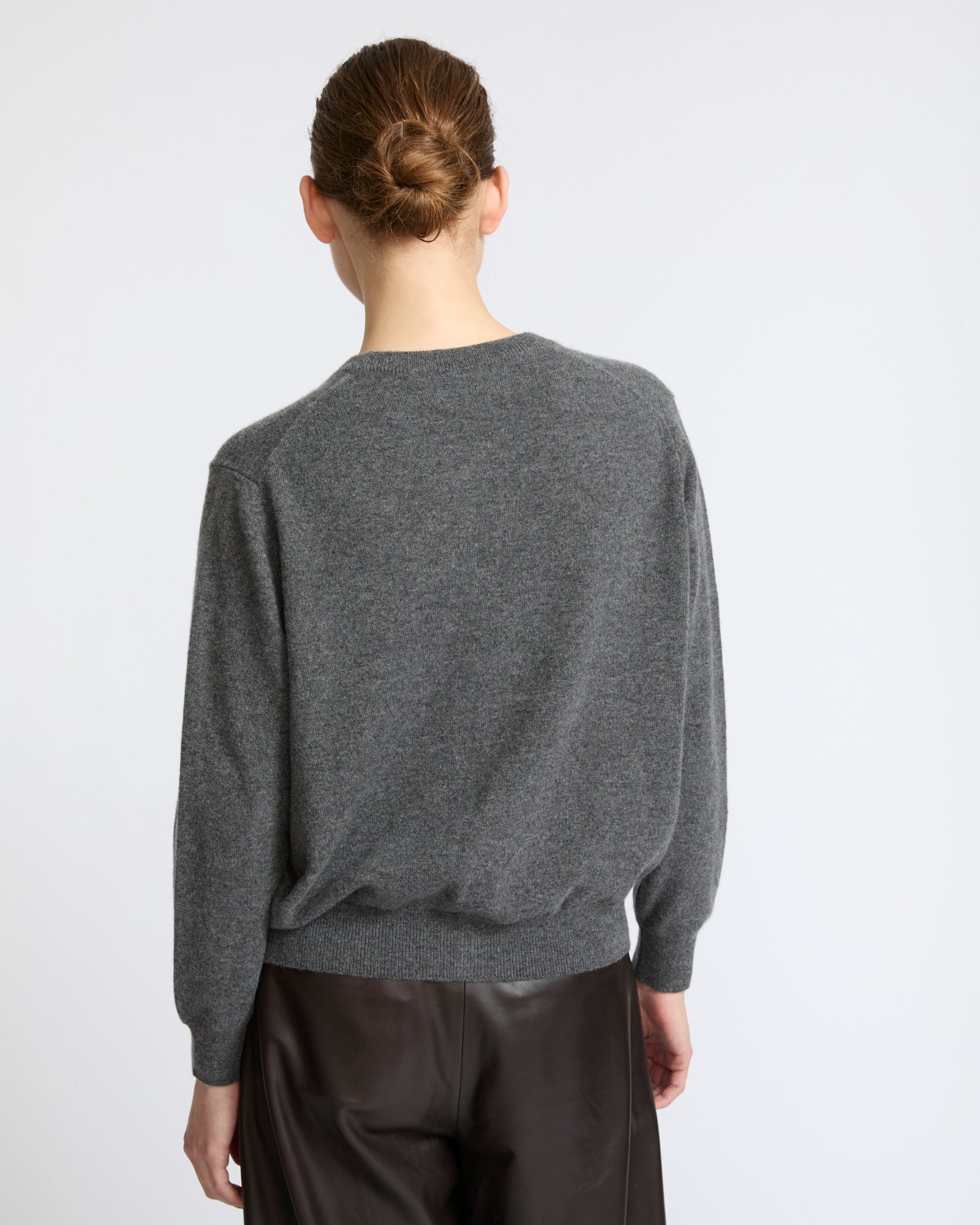 Fine cashmere knit round-neck cardigan - Yves Salomon - New Fall Winter Collection