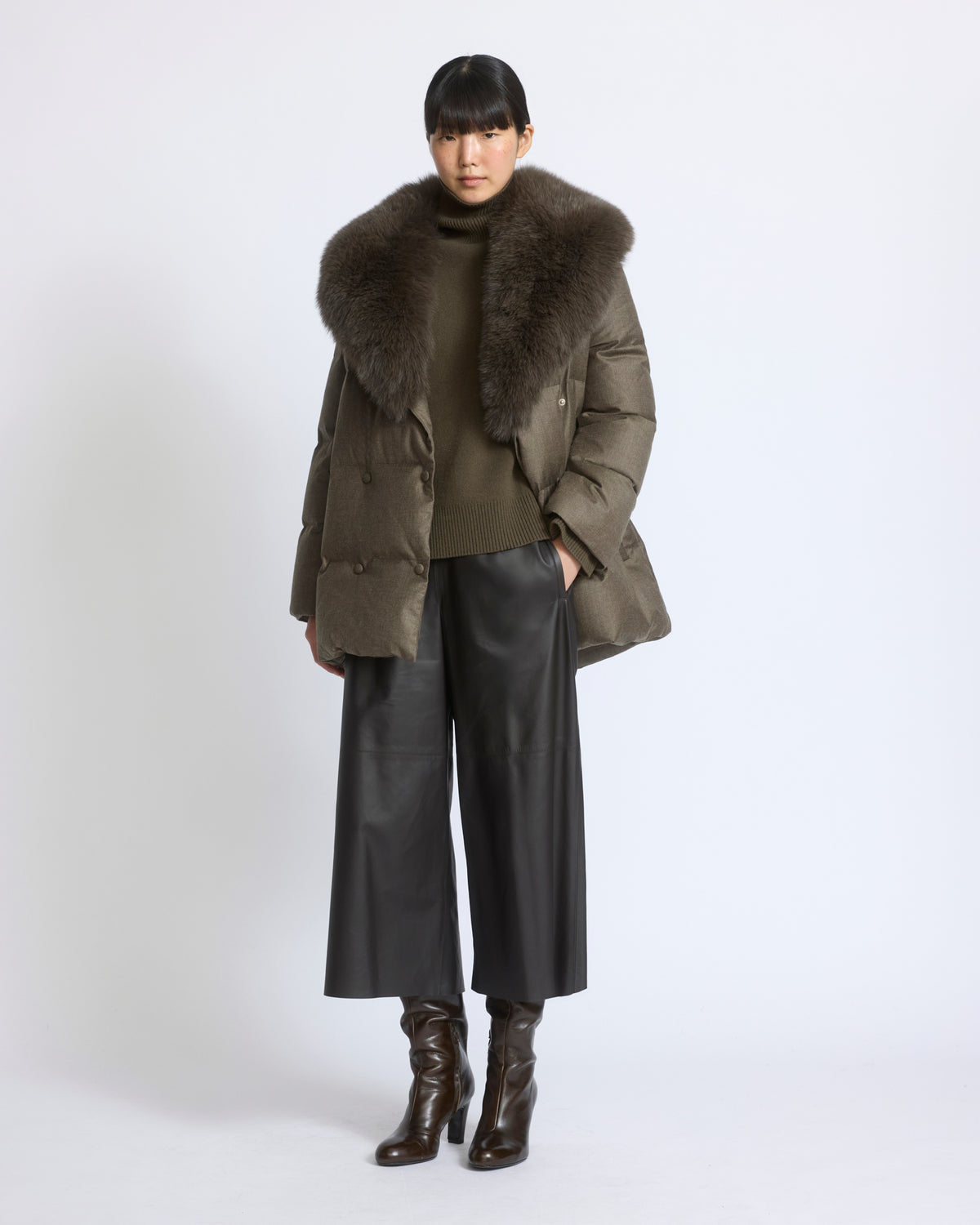 Long double-breasted down jacket in Loro Piana fabric with detachable fox fur collar - Yves Salomon - New Fall/Winter Collection