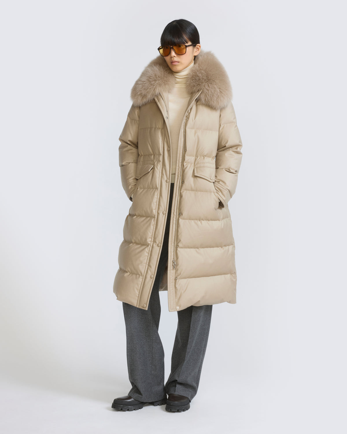Long straight down jacket with detachable fox fur collar - Yves Salomon - New Fall/Winter Collection