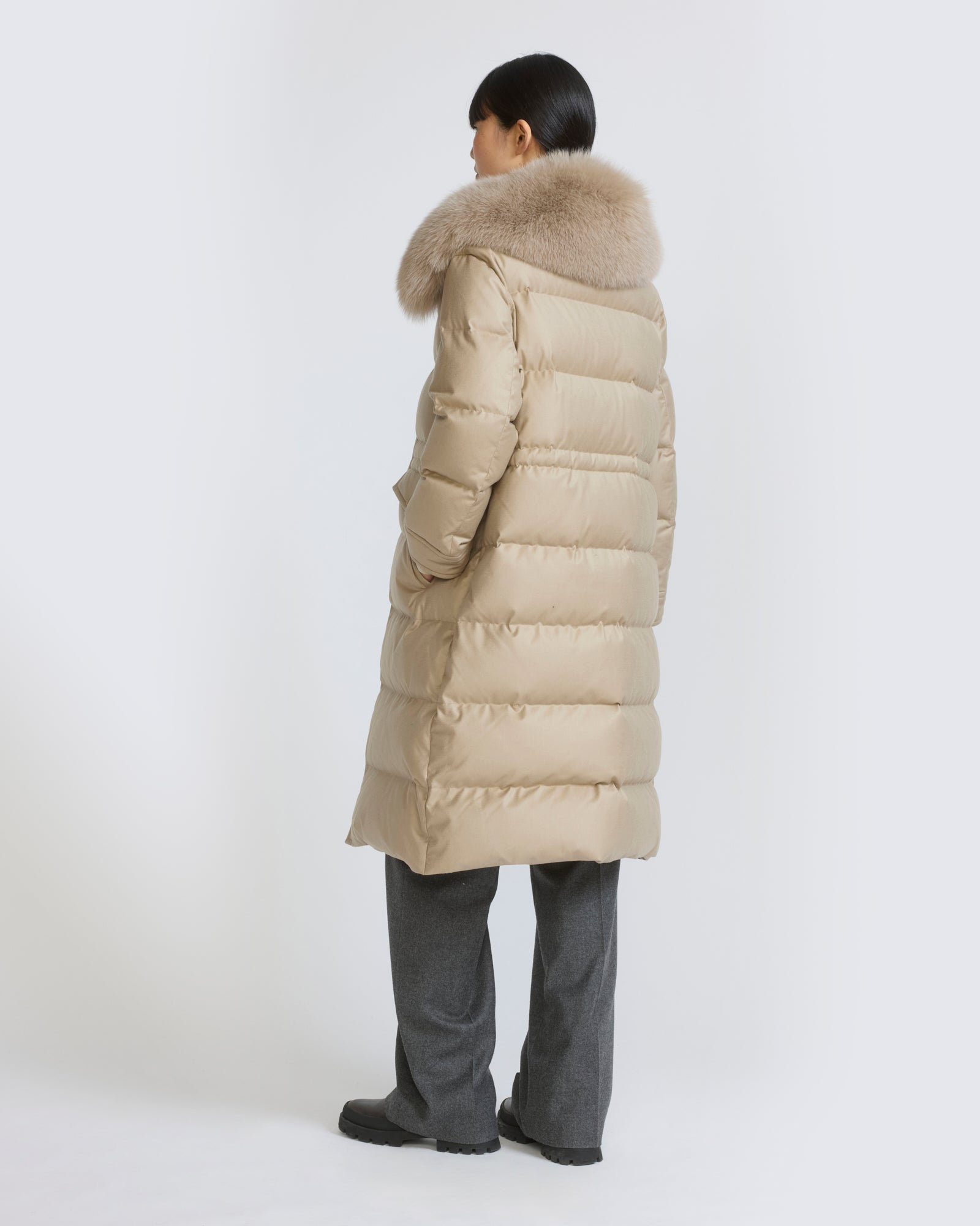 Long straight down jacket with detachable fox fur collar - Yves Salomon - New Fall/Winter Collection