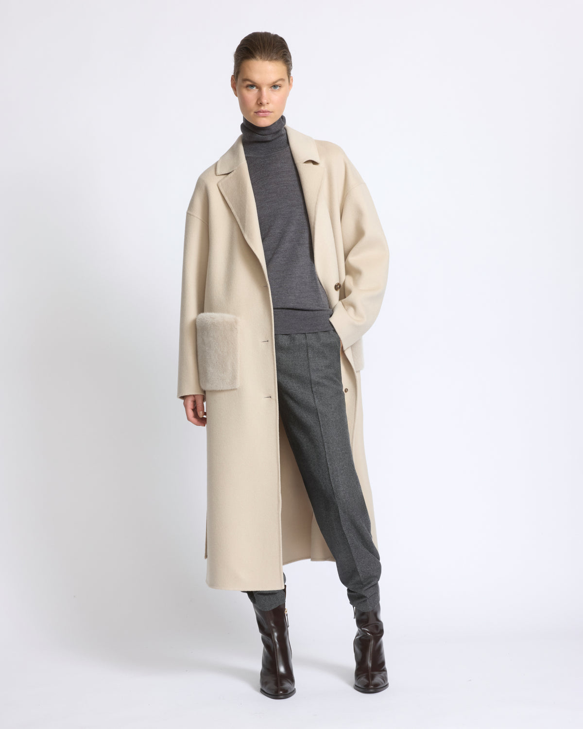 Long double-sided wool and cashmere coat with mink fur pockets - Yves Salomon - New Fall/Winter Collection