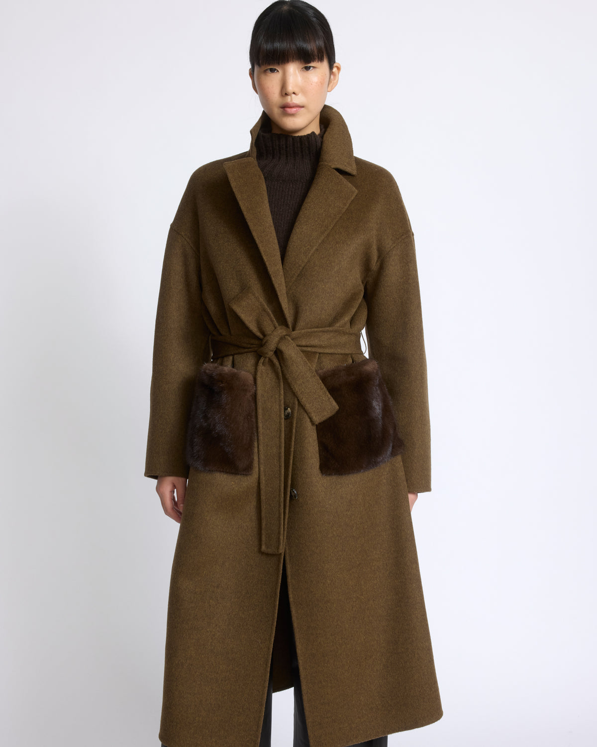 Long double-sided wool and cashmere coat with mink fur pockets - Yves Salomon - New Fall/Winter Collection