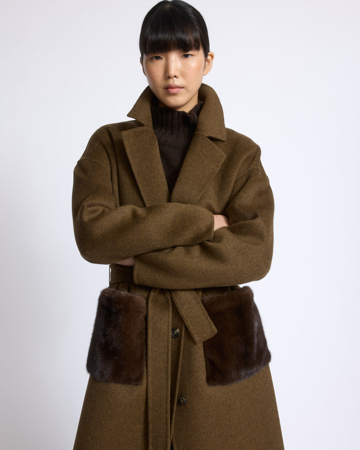 Long double-sided wool and cashmere coat with mink fur pockets - Yves Salomon - New Fall/Winter Collection