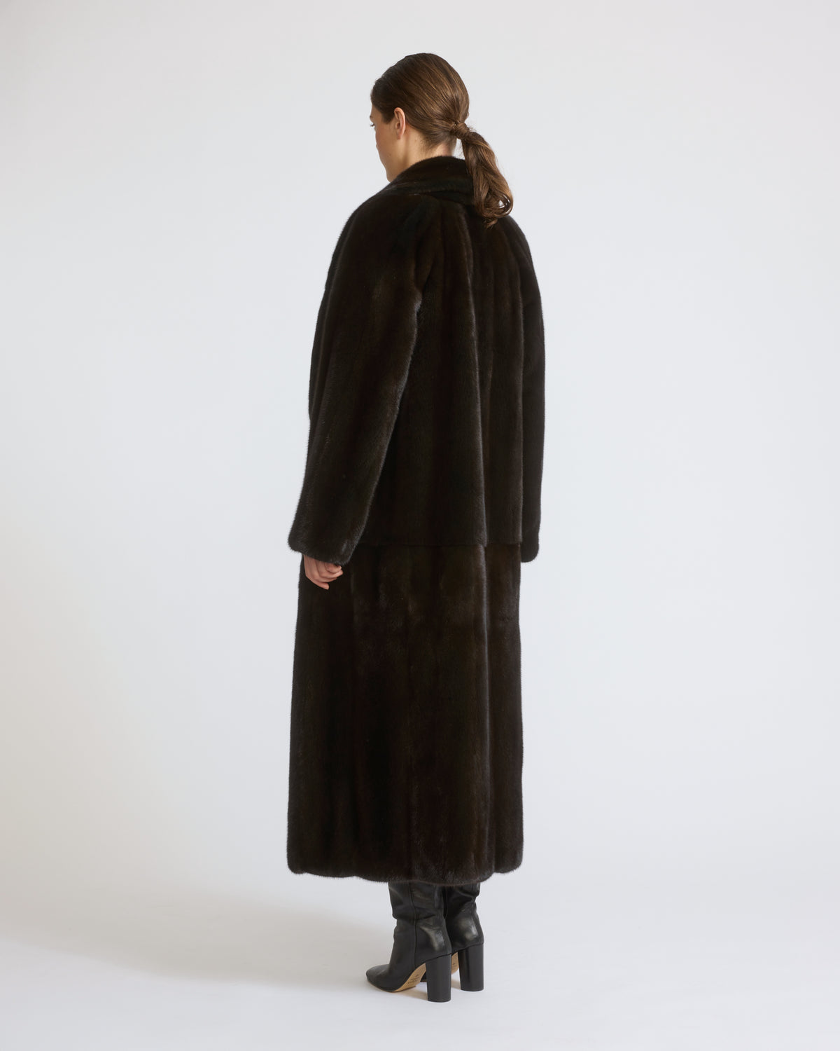 Long belted coat in long-haired mink fur with a shawl collar - Yves Salomon - New Fall/Winter Collection