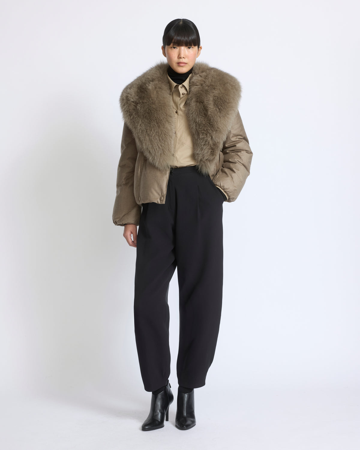 Short double breasted down jacket in technical Loro Piana flannel with detachable fox fur collar - Yves Salomon - New Fall/Winter Collection