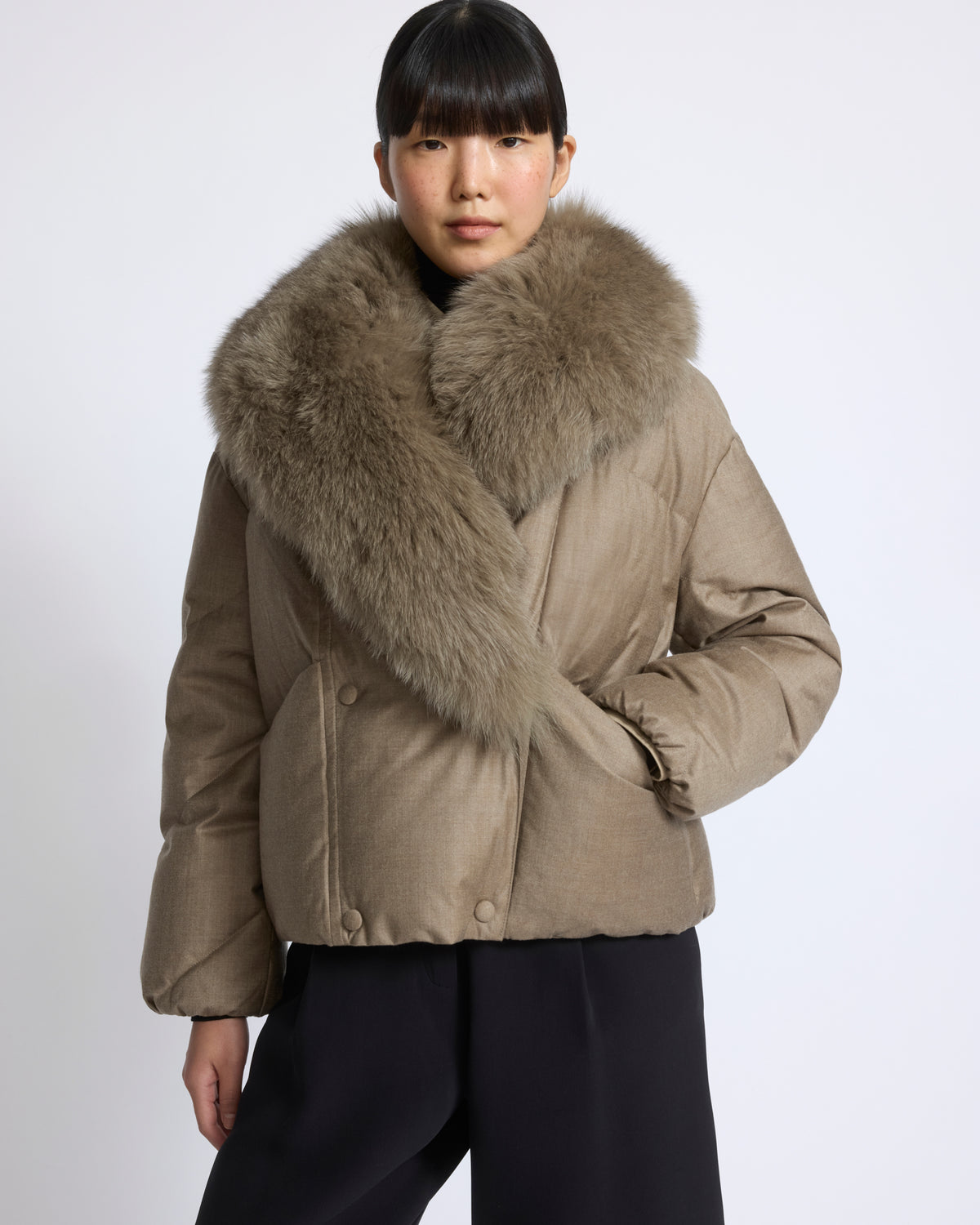 Short double breasted down jacket in technical Loro Piana flannel with detachable fox fur collar - Yves Salomon - New Fall/Winter Collection